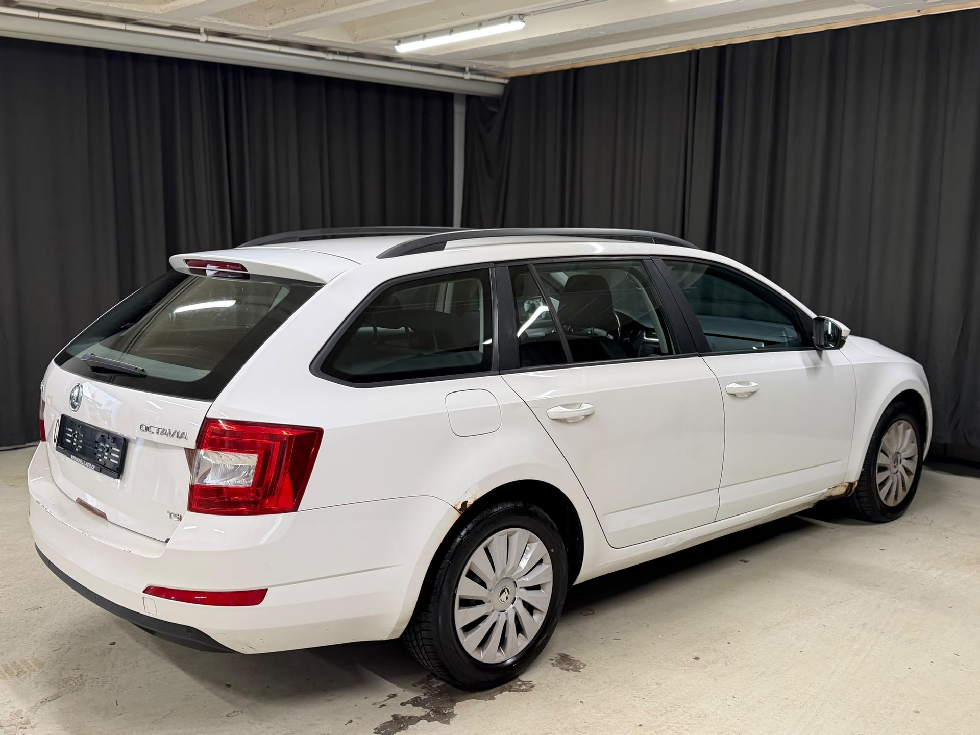 SKODA Octavia Combi 1.4 TSI Active-image-3