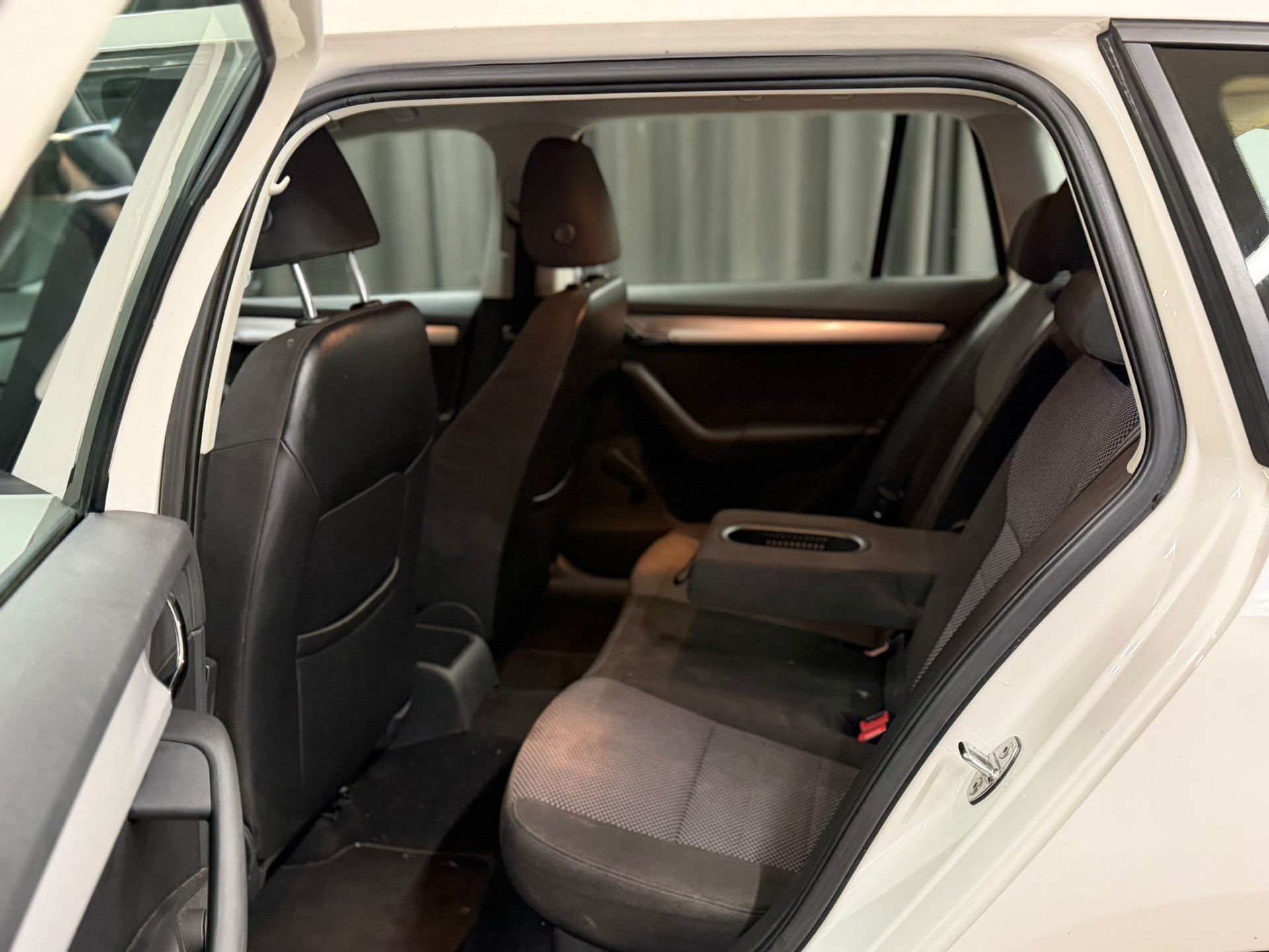SKODA Octavia Combi 1.4 TSI Active-image-9