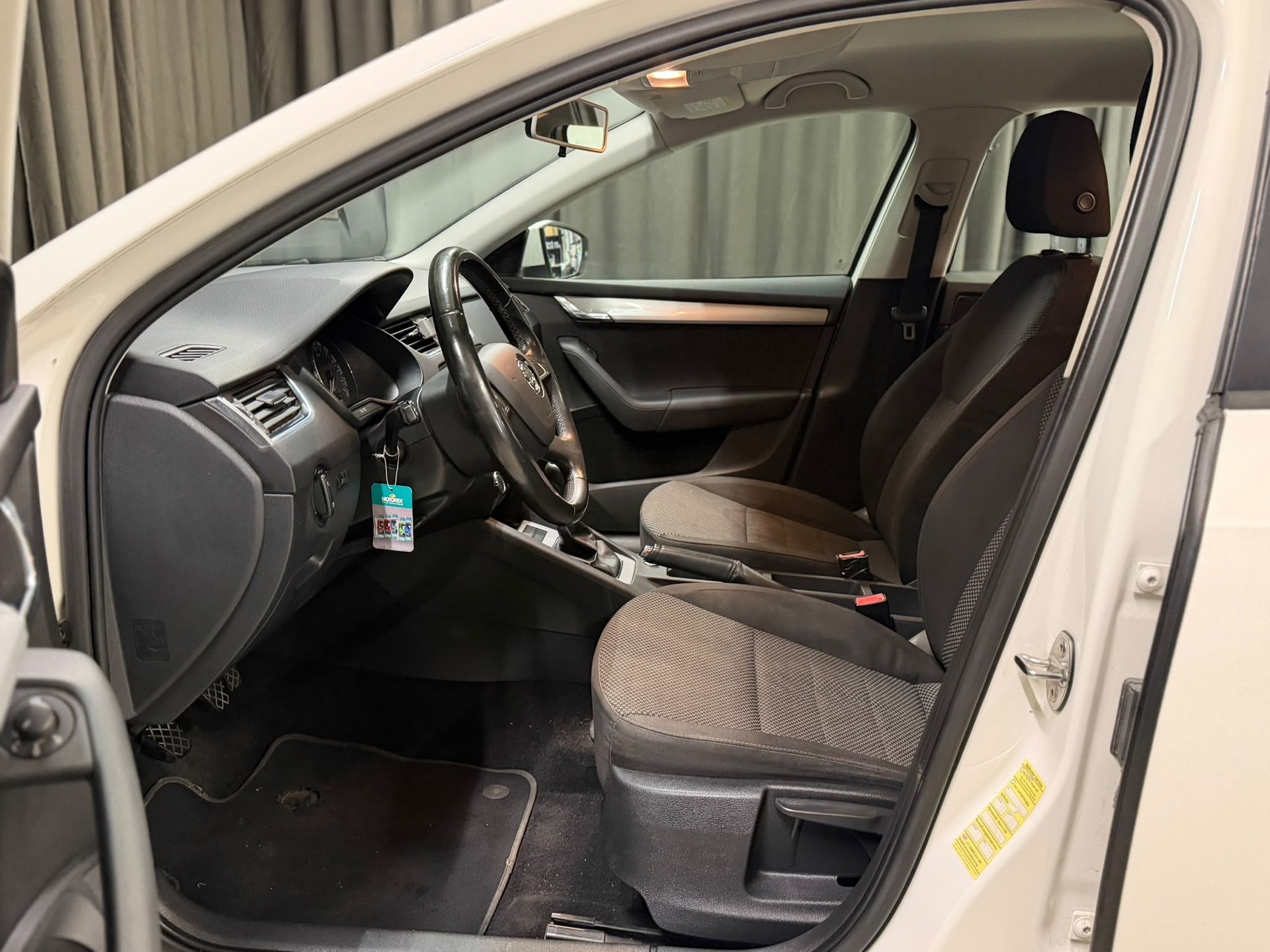 SKODA Octavia Combi 1.4 TSI Active-image-10