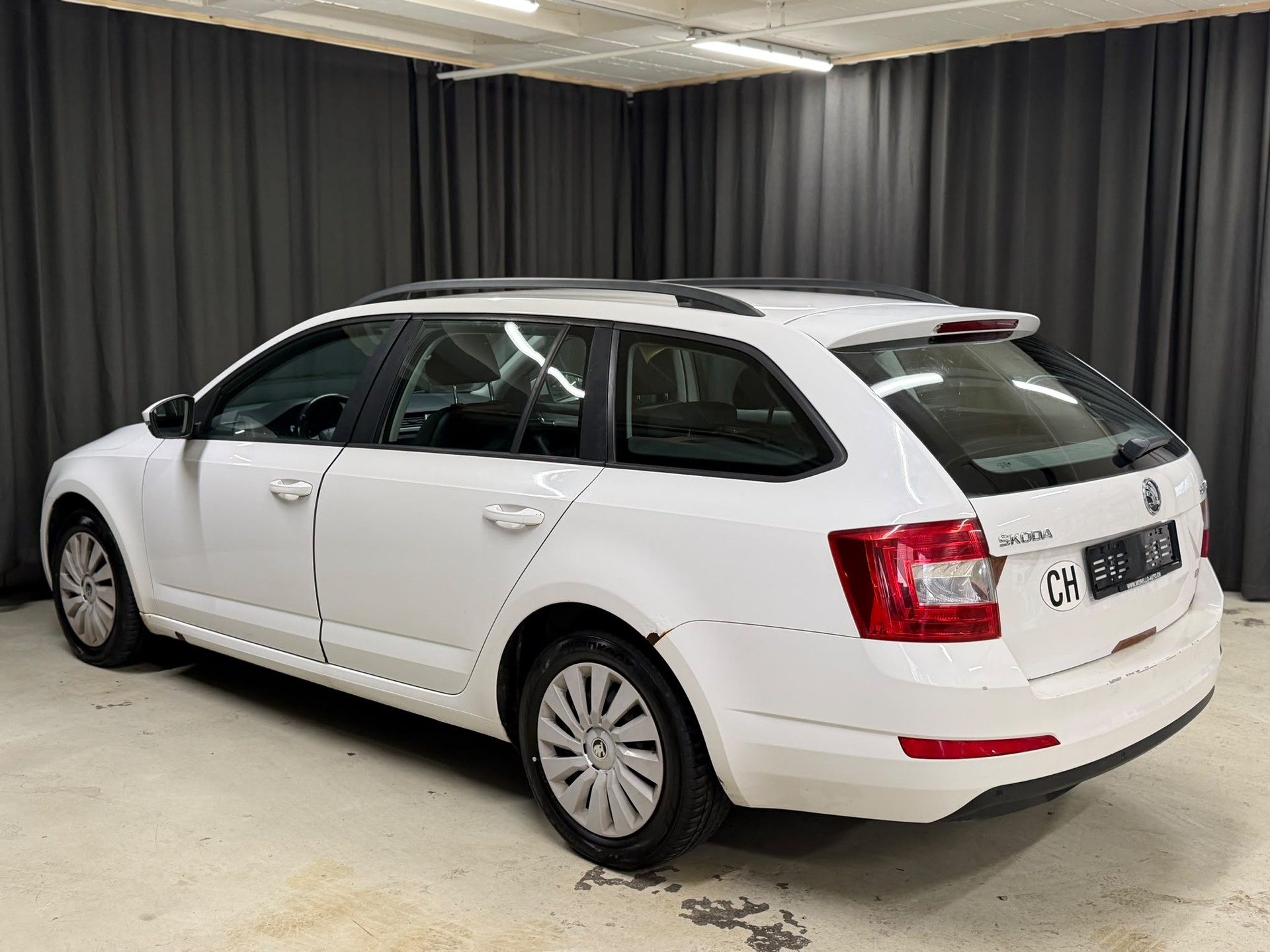 SKODA Octavia Combi 1.4 TSI Active-image-4