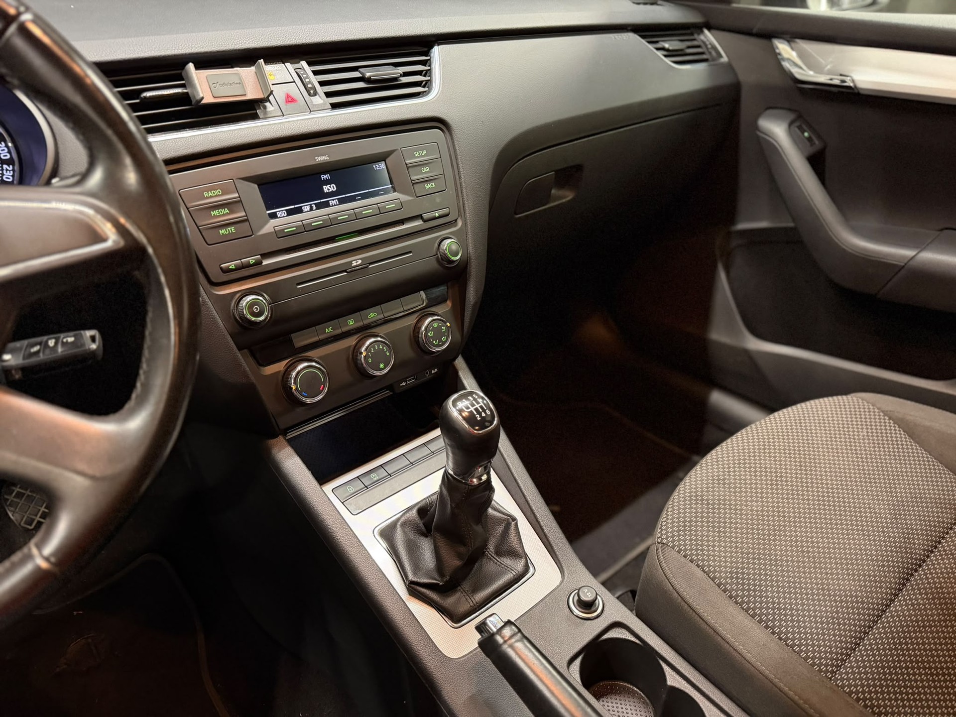 SKODA Octavia Combi 1.4 TSI Active-image-6