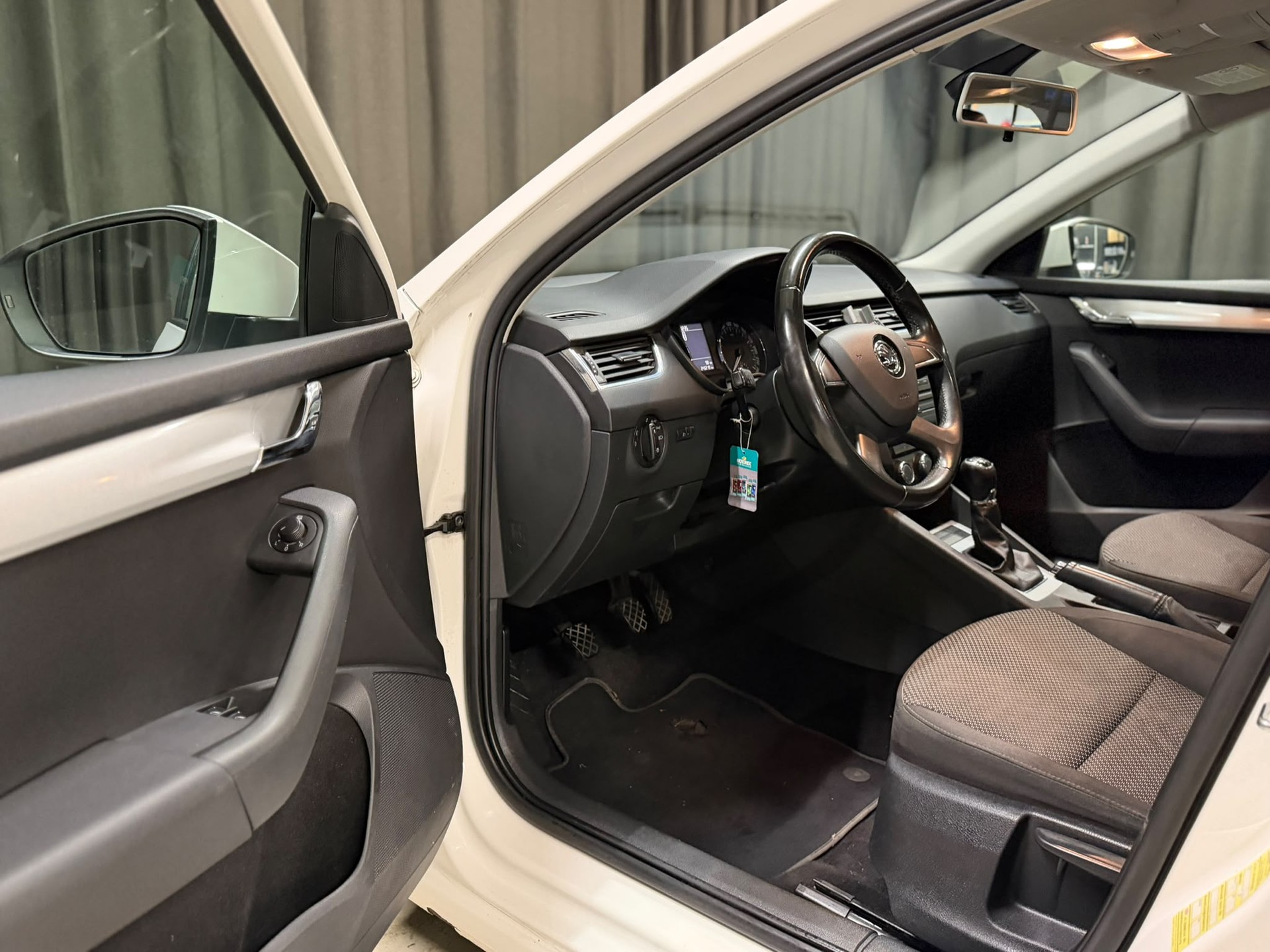 SKODA Octavia Combi 1.4 TSI Active-image-8