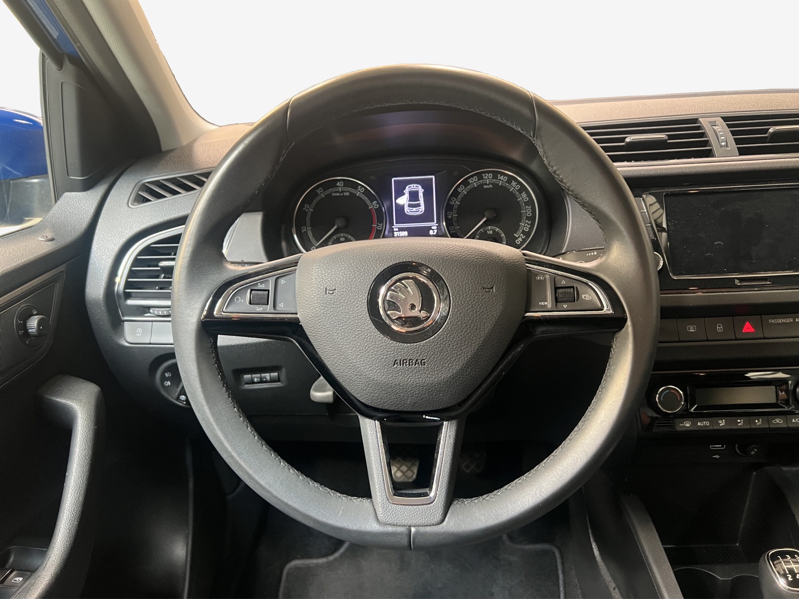 SKODA Fabia 1.0 MPI Ambition-image-9