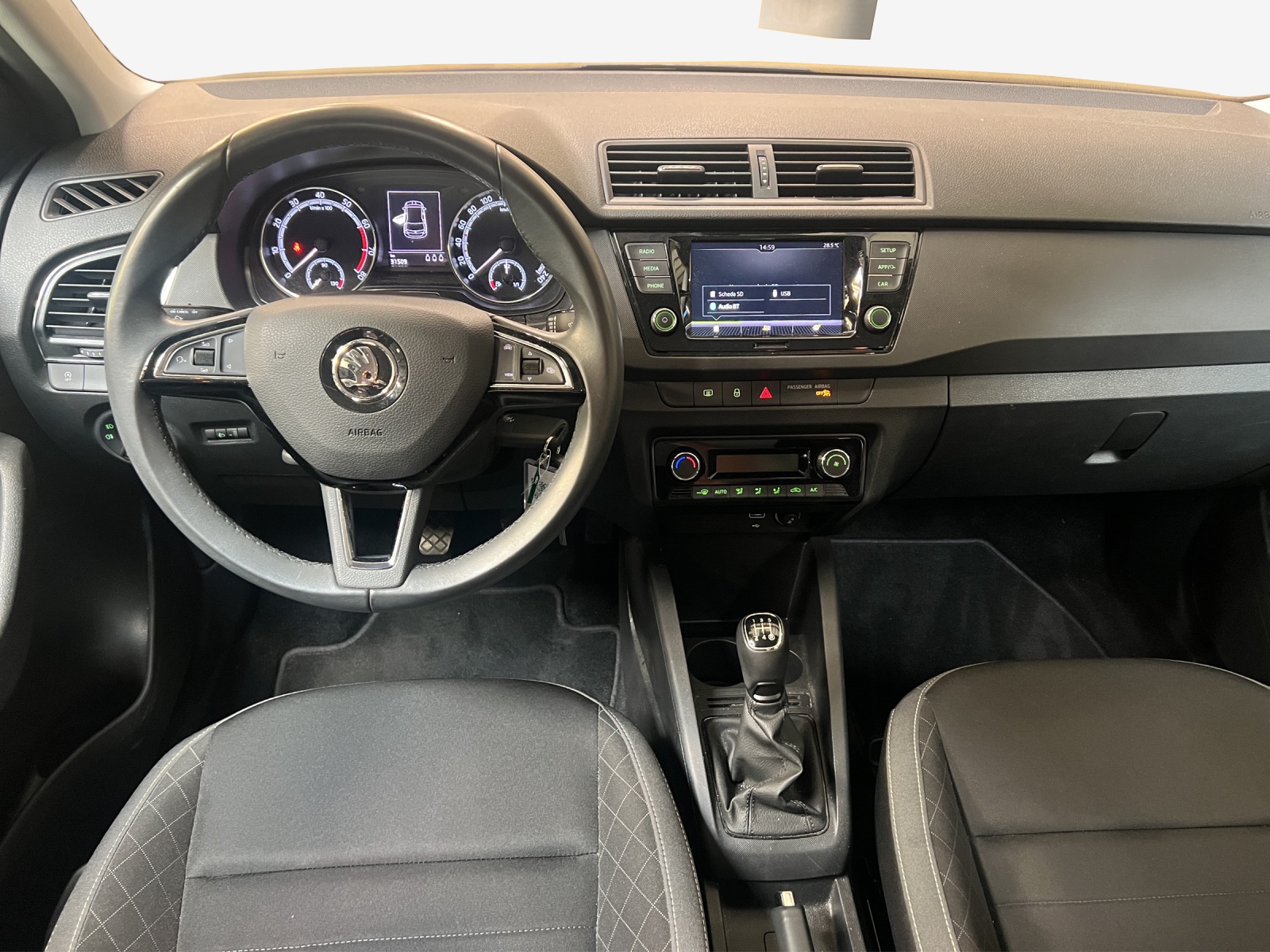 SKODA Fabia 1.0 MPI Ambition-image-8