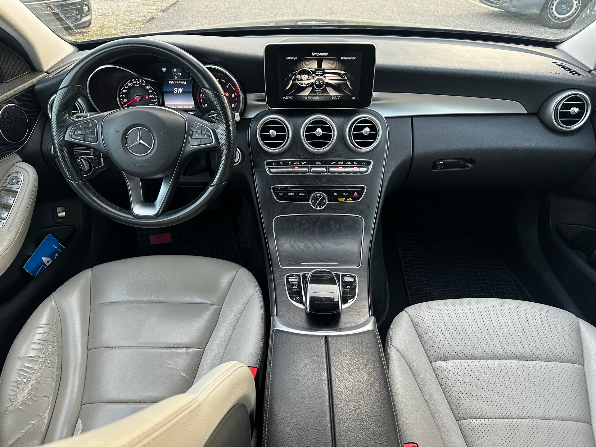 MERCEDES-BENZ C 220 d Avantgarde 4Matic 7G-Tronic-image-6