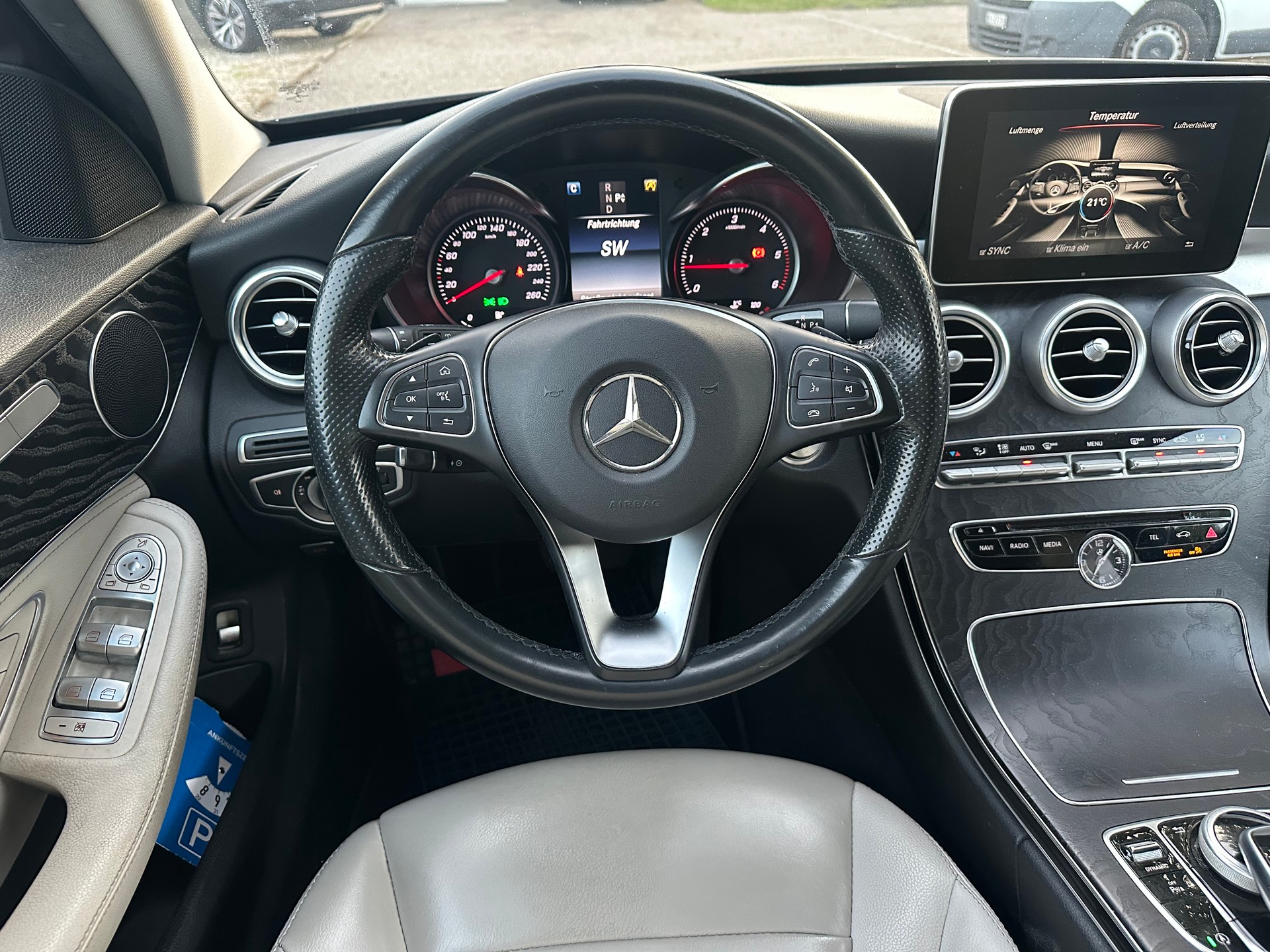 MERCEDES-BENZ C 220 d Avantgarde 4Matic 7G-Tronic-image-7