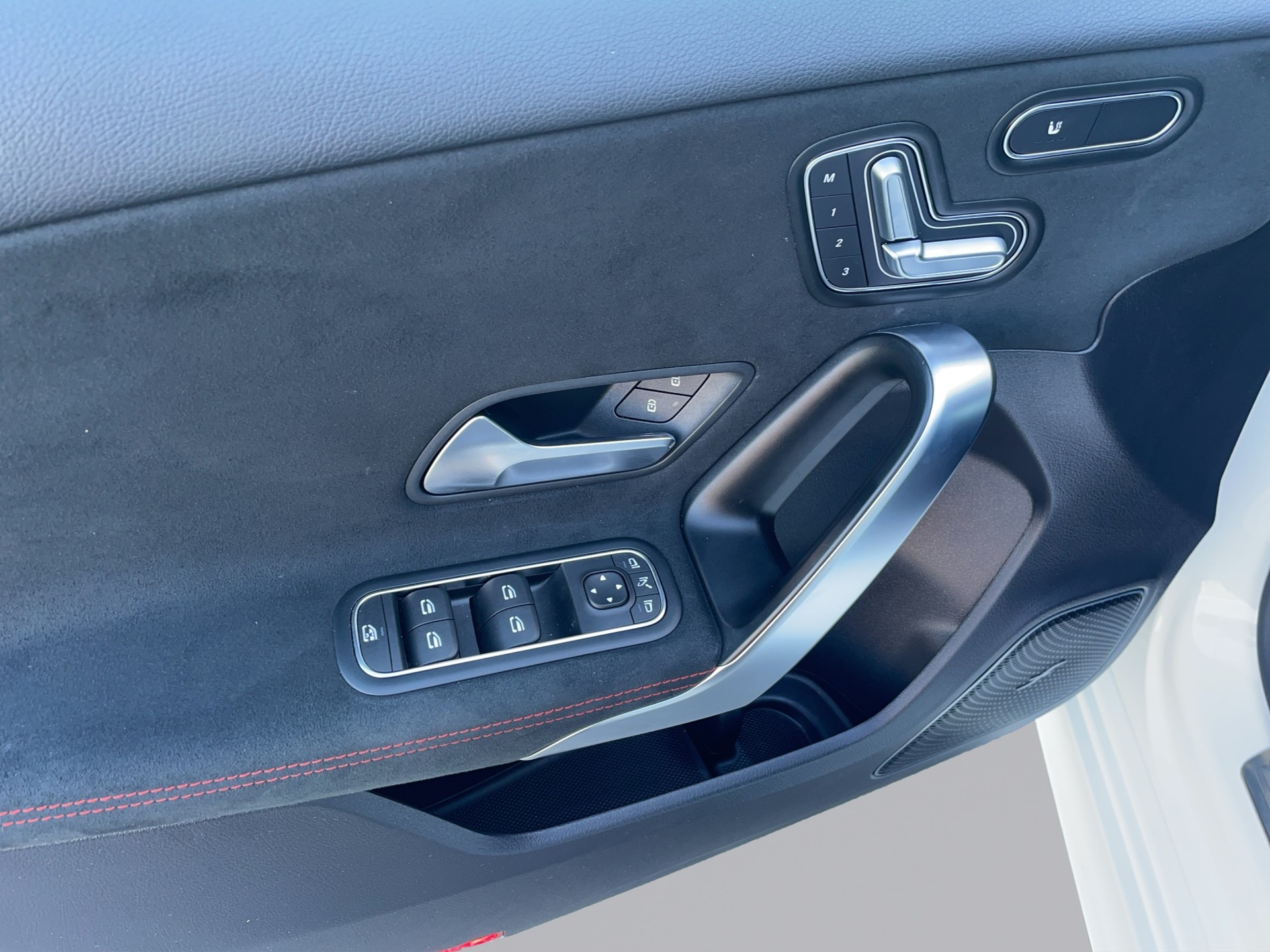 MERCEDES-BENZ A 220 AMG Line 4Matic-image-10