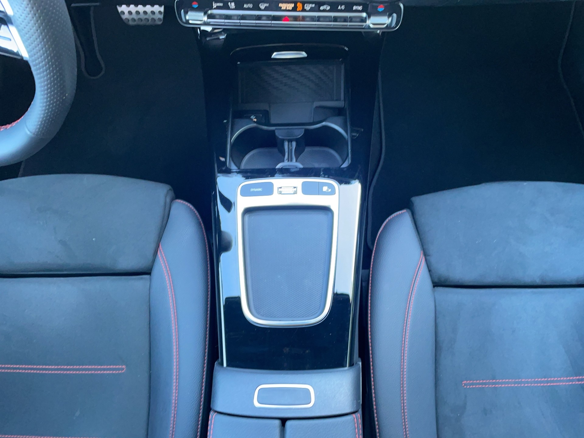 MERCEDES-BENZ A 220 AMG Line 4Matic-image-13