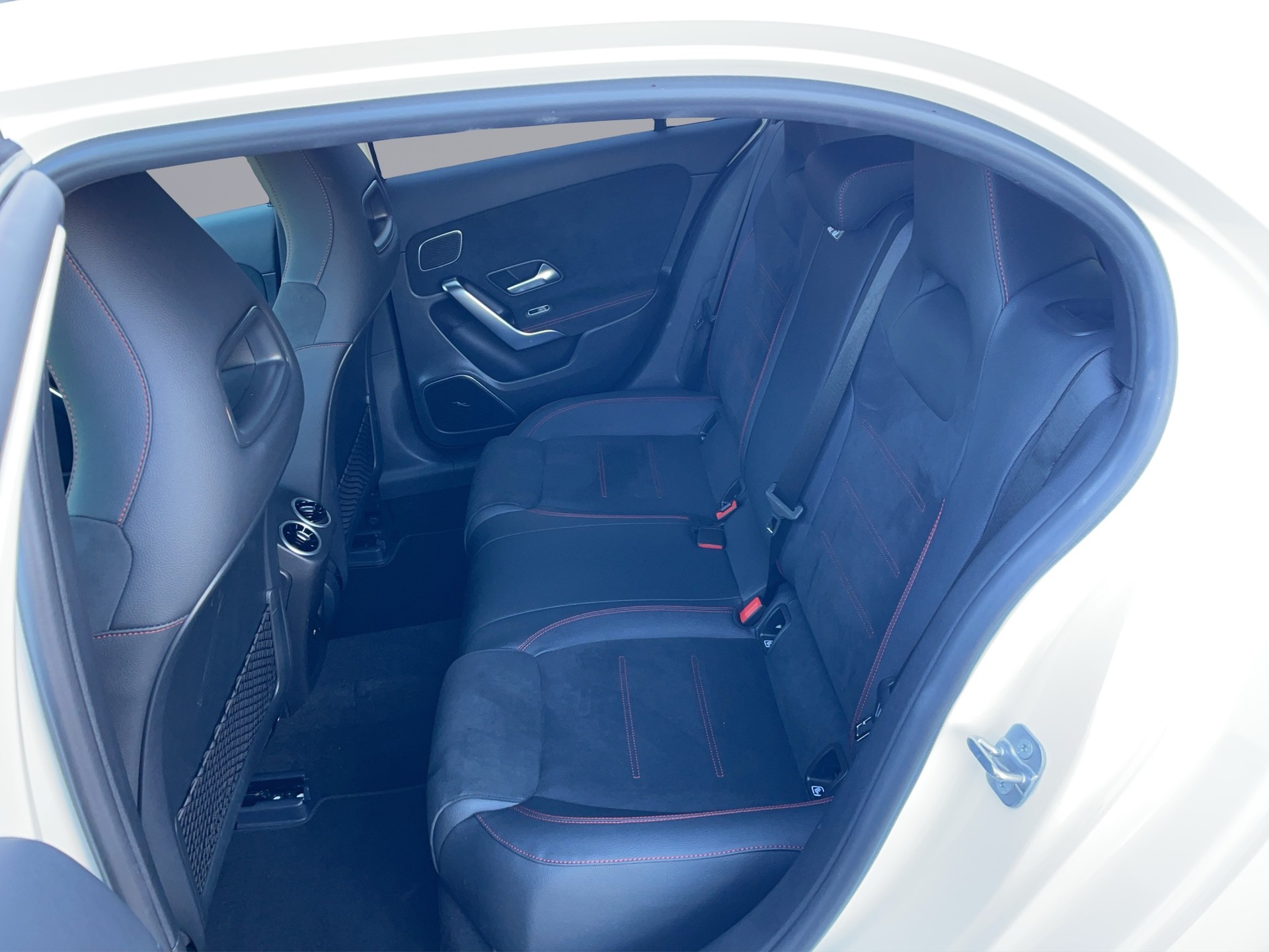 MERCEDES-BENZ A 220 AMG Line 4Matic-image-12
