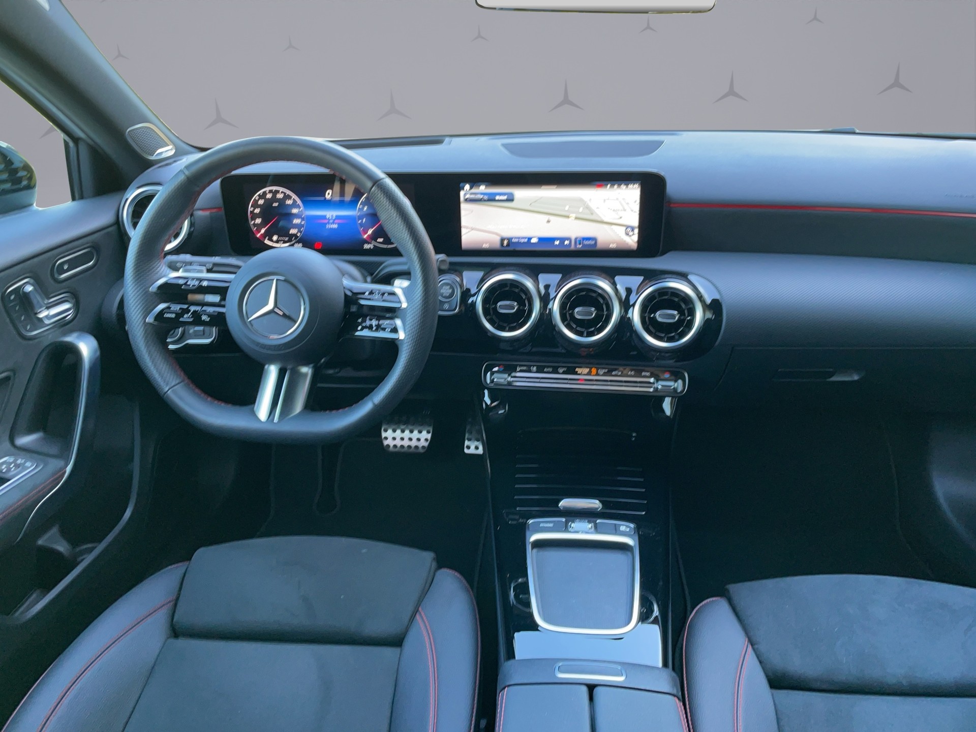 MERCEDES-BENZ A 220 AMG Line 4Matic-image-19