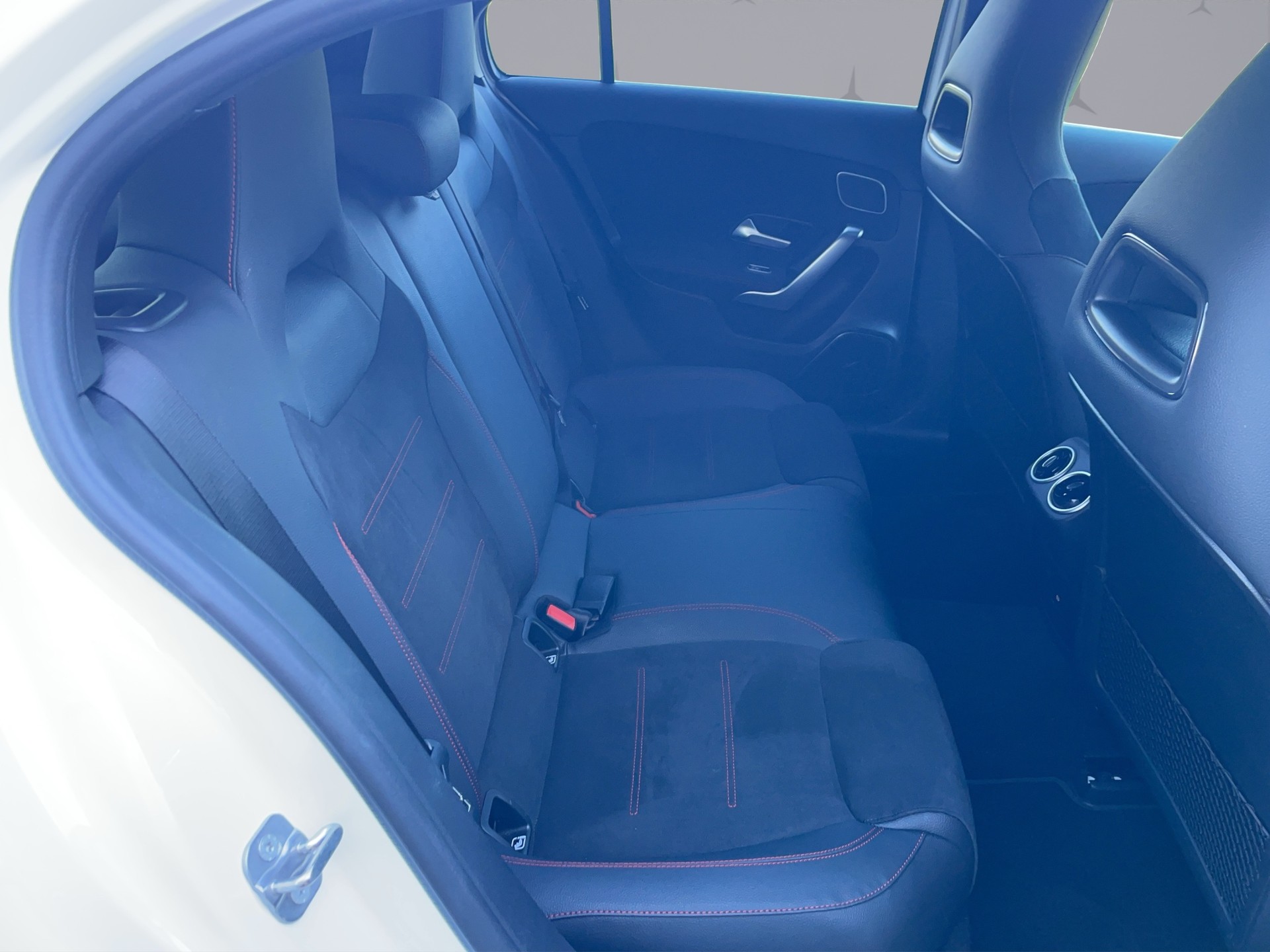 MERCEDES-BENZ A 220 AMG Line 4Matic-image-16