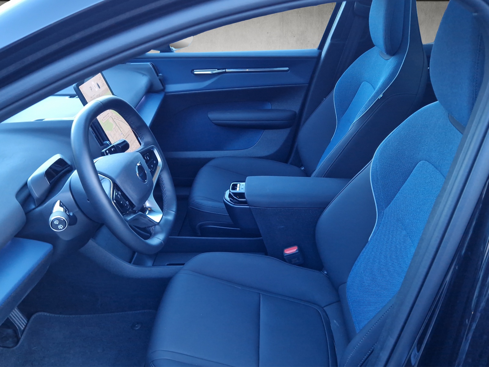 VOLVO EX30 E60 Twin Ultra Performance AWD-image-5