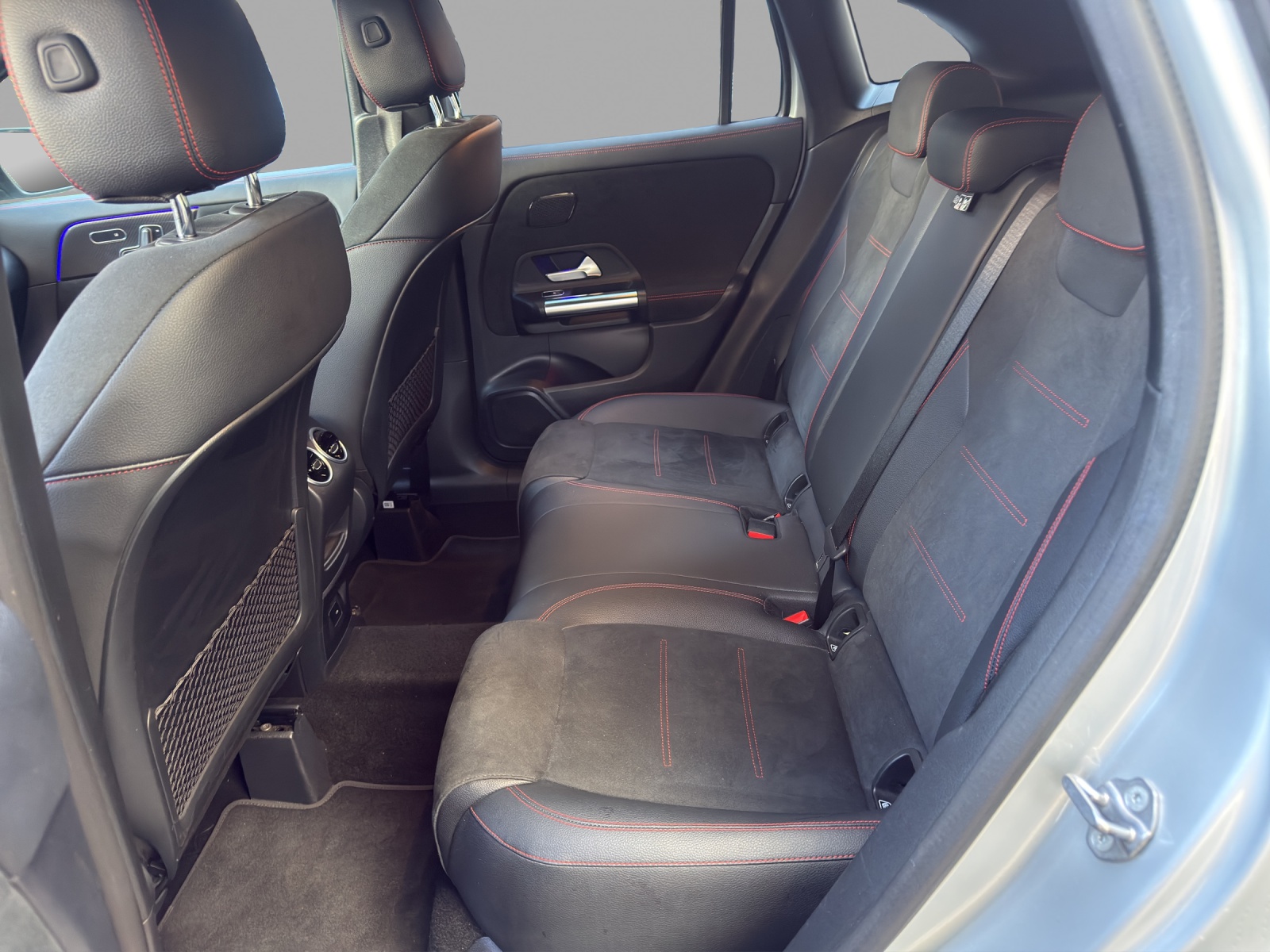 MERCEDES-BENZ GLA 200 d 4M - AMG / DISTRONIC / Rückfahrkamera / Premium-Plus-image-13