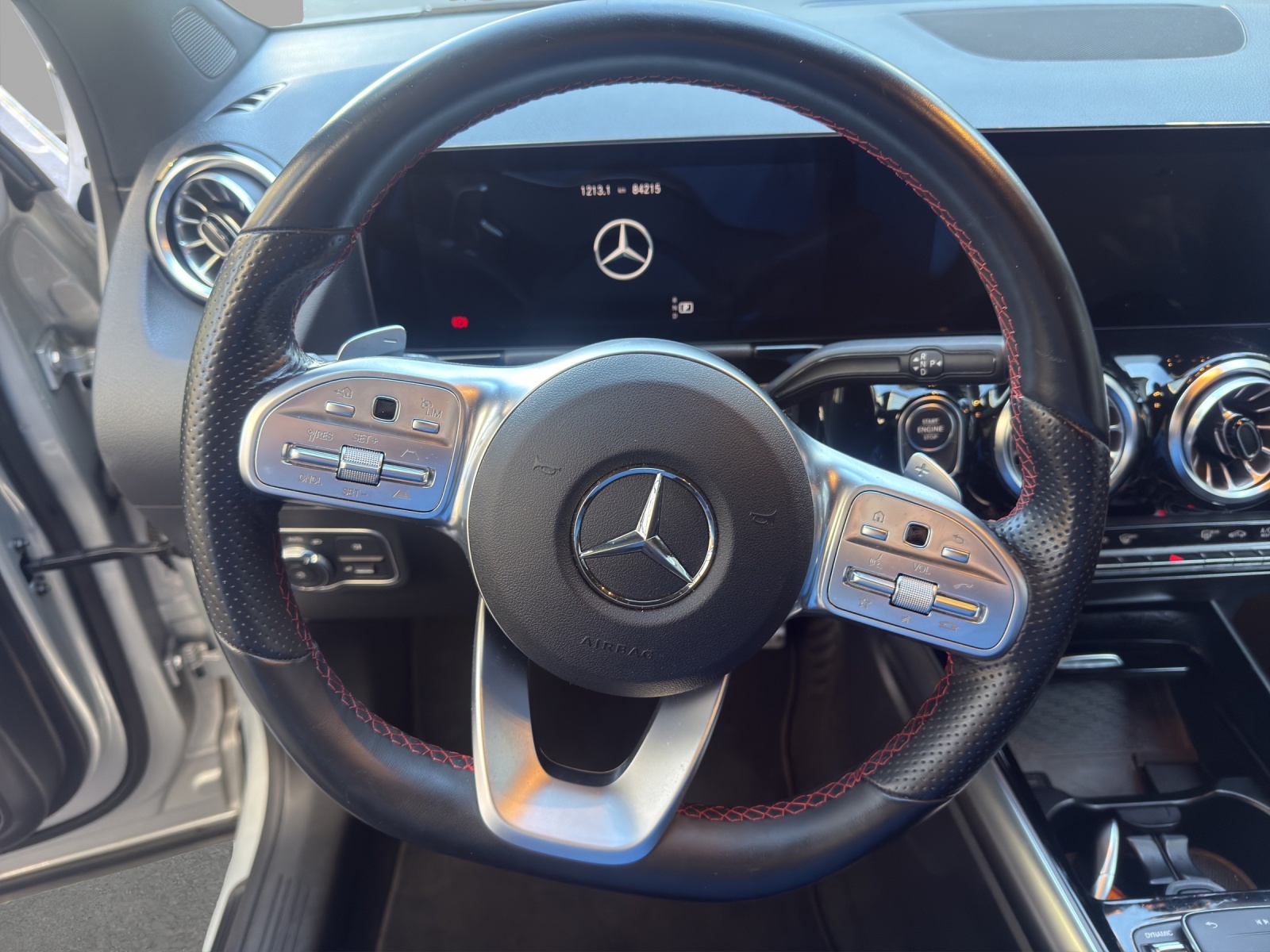 MERCEDES-BENZ GLA 200 d 4M - AMG / DISTRONIC / Rückfahrkamera / Premium-Plus-image-9