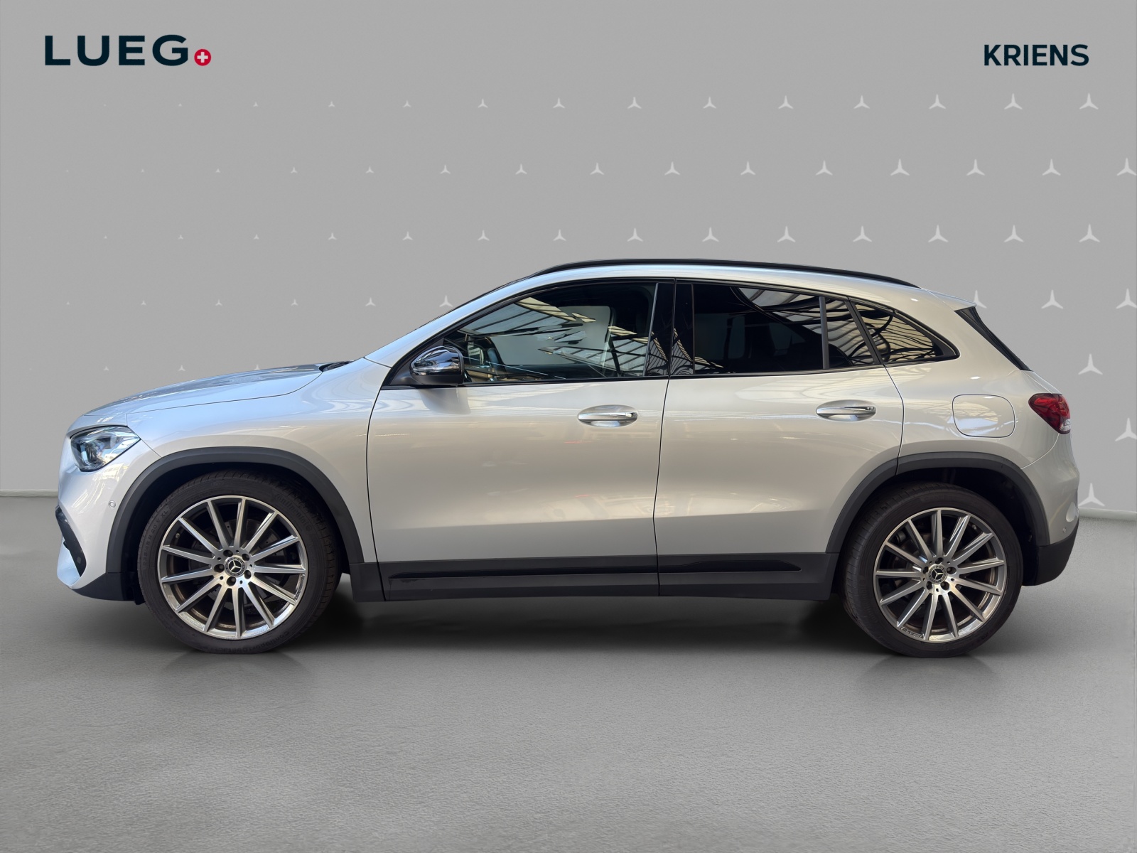 MERCEDES-BENZ GLA 200 d 4M - AMG / DISTRONIC / Rückfahrkamera / Premium-Plus-image-1