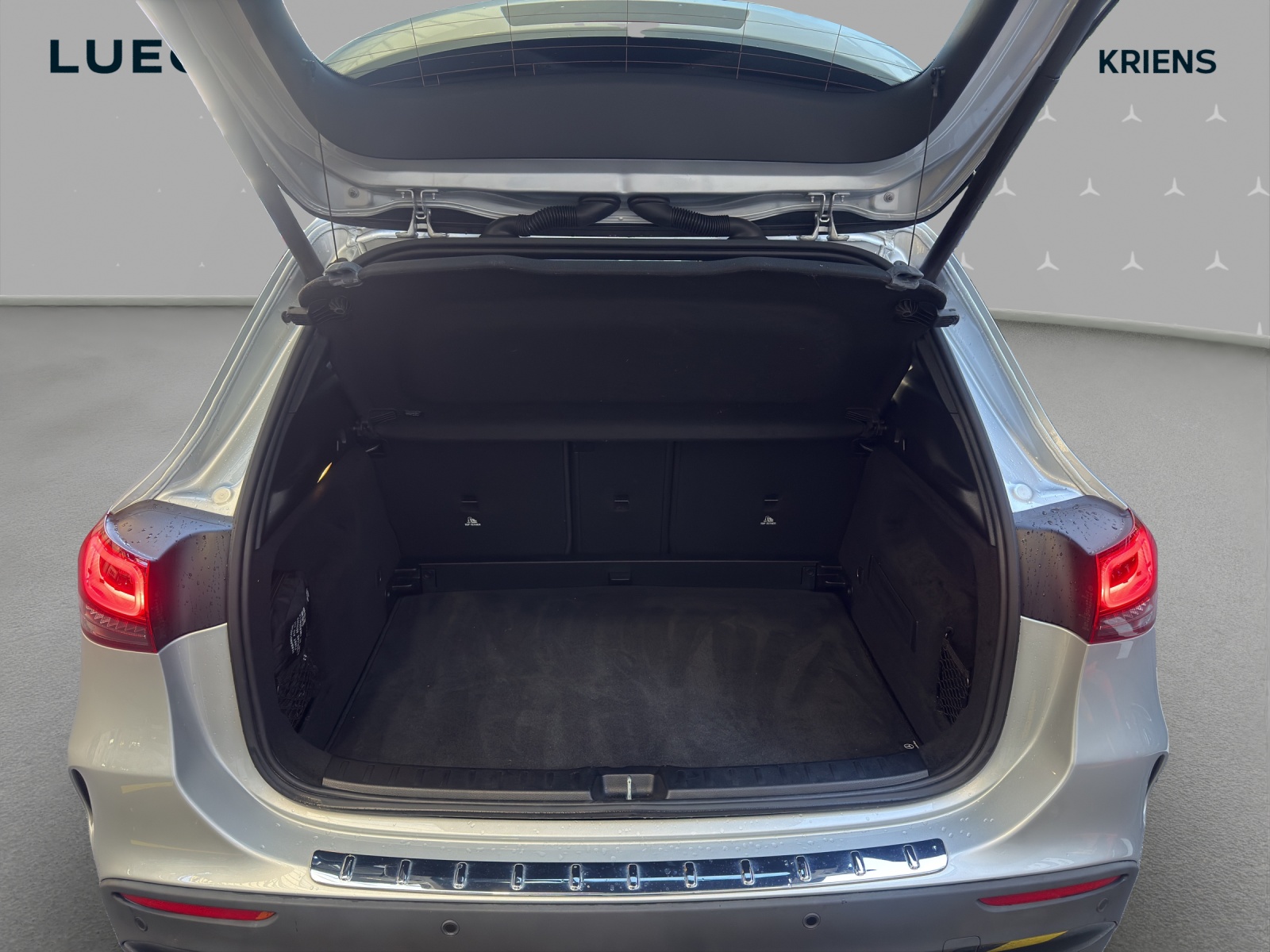 MERCEDES-BENZ GLA 200 d 4M - AMG / DISTRONIC / Rückfahrkamera / Premium-Plus-image-14