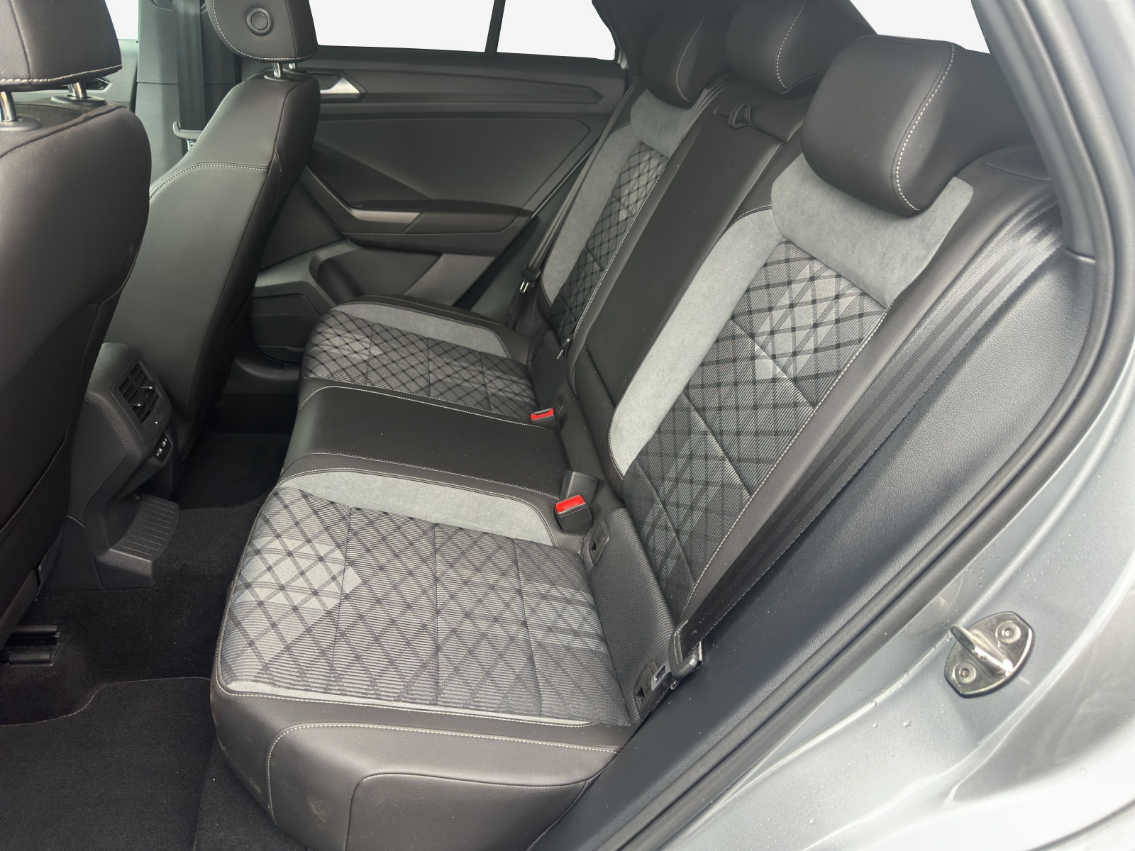VW T-Roc 2.0 TSI R-Line DSG 4Motion-image-11