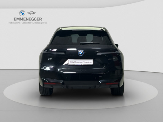 BMW iX xDrive40-image-6