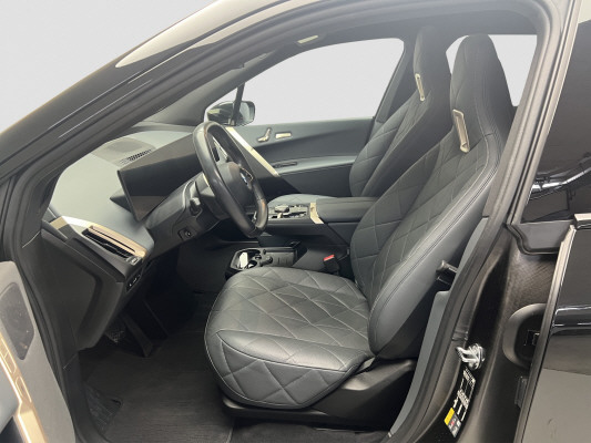 BMW iX xDrive40-image-7