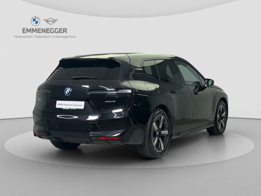 BMW iX xDrive40-image-3