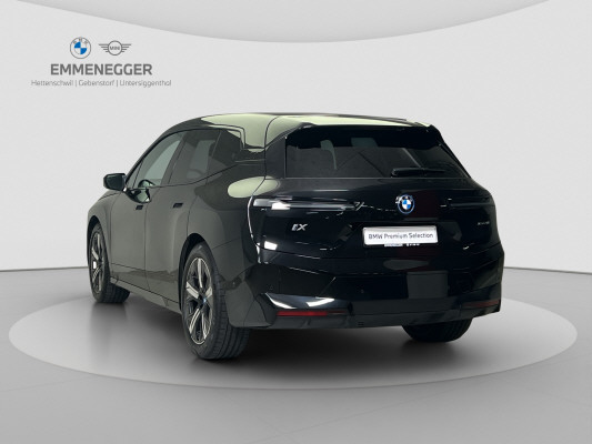 BMW iX xDrive40-image-5