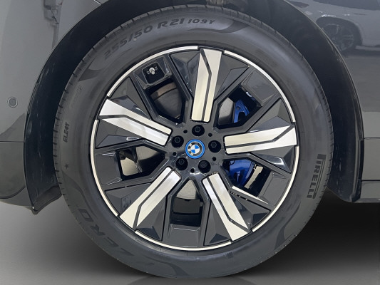 BMW iX xDrive40-image-12
