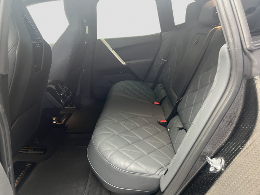 BMW iX xDrive40-image-8