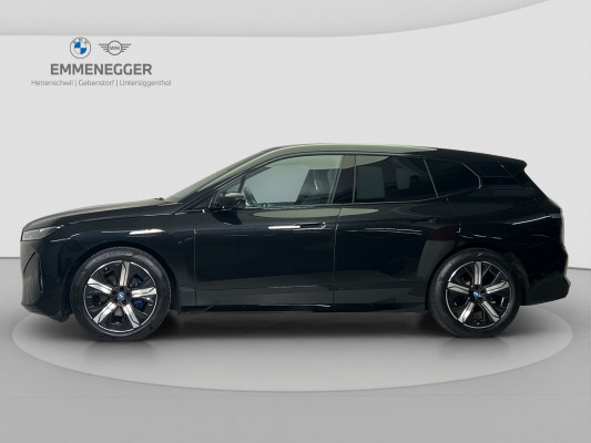 BMW iX xDrive40-image-1