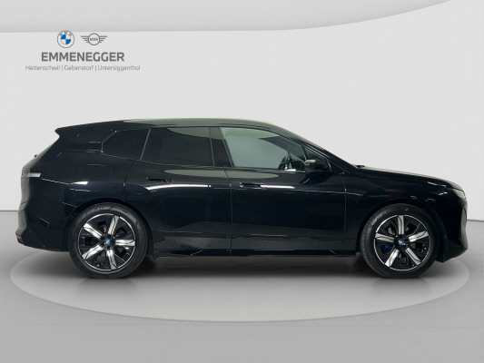 BMW iX xDrive40-image-4