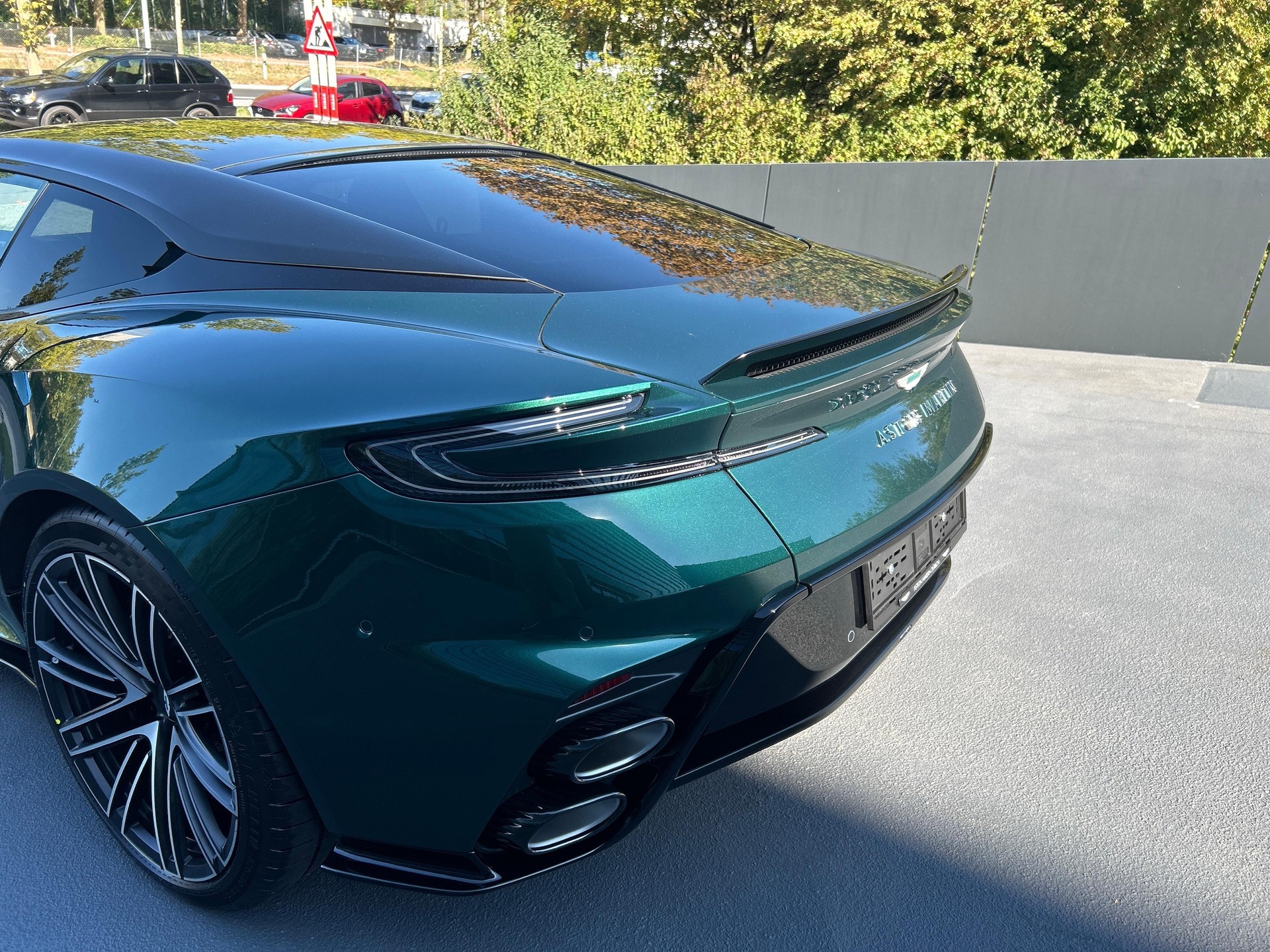 ASTON MARTIN DB12 Coupé 4.0 S V8 Bi-Turbo-image-22