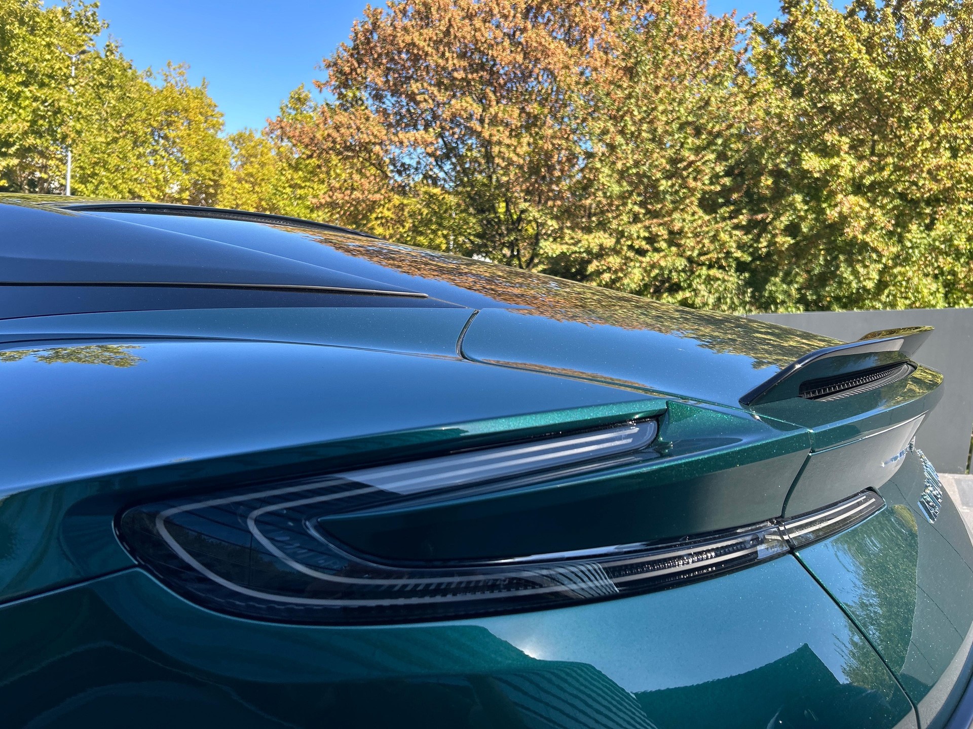 ASTON MARTIN DB12 Coupé 4.0 S V8 Bi-Turbo-image-23