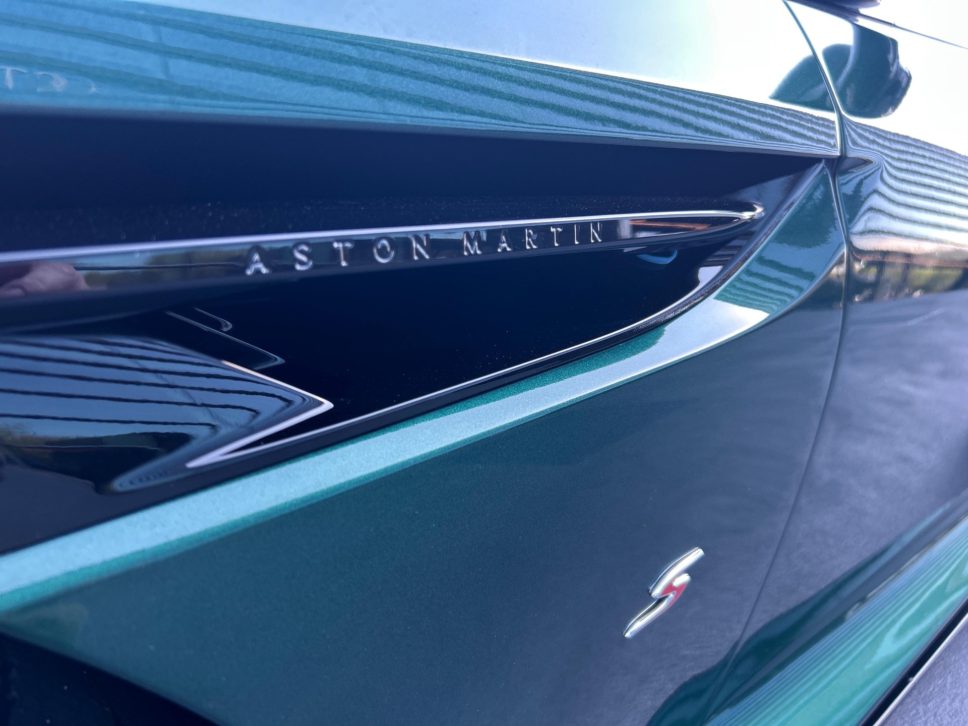 ASTON MARTIN DB12 Coupé 4.0 S V8 Bi-Turbo-image-17