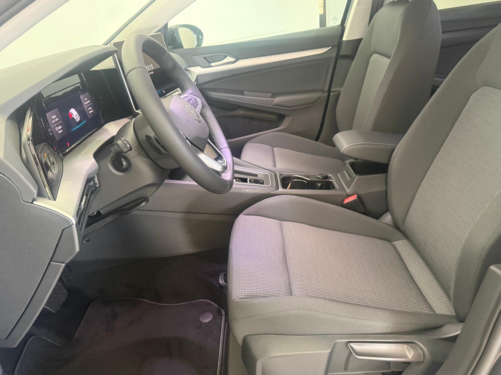 VW Golf 1.5 e TSI mHEV Basis DSG-image-9