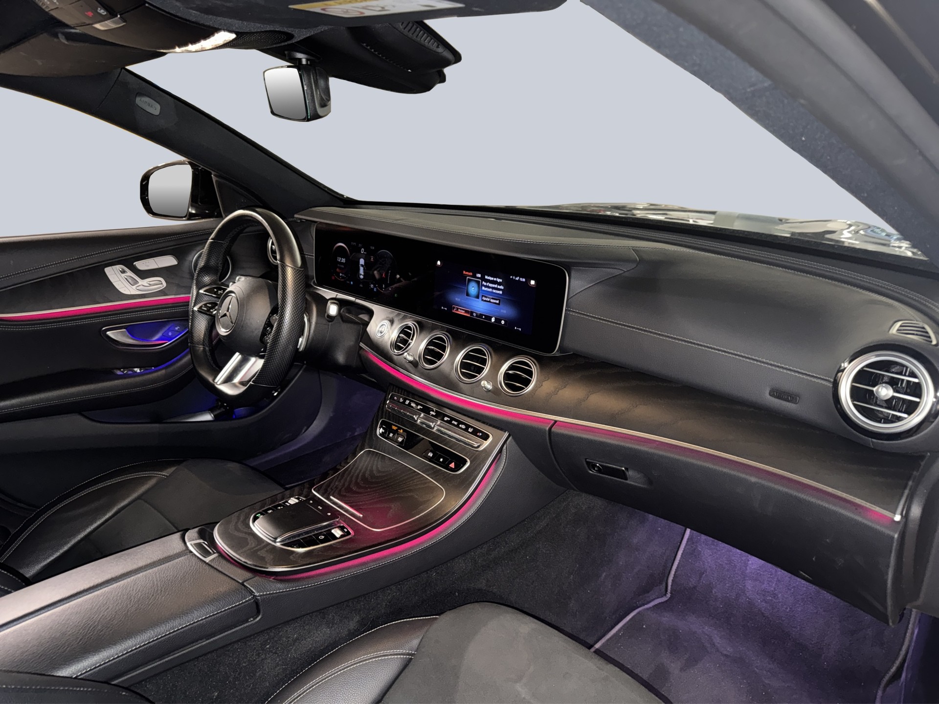 MERCEDES-BENZ E 220 d 4Matic Swiss Star AMG 9G-Tronic-image-9