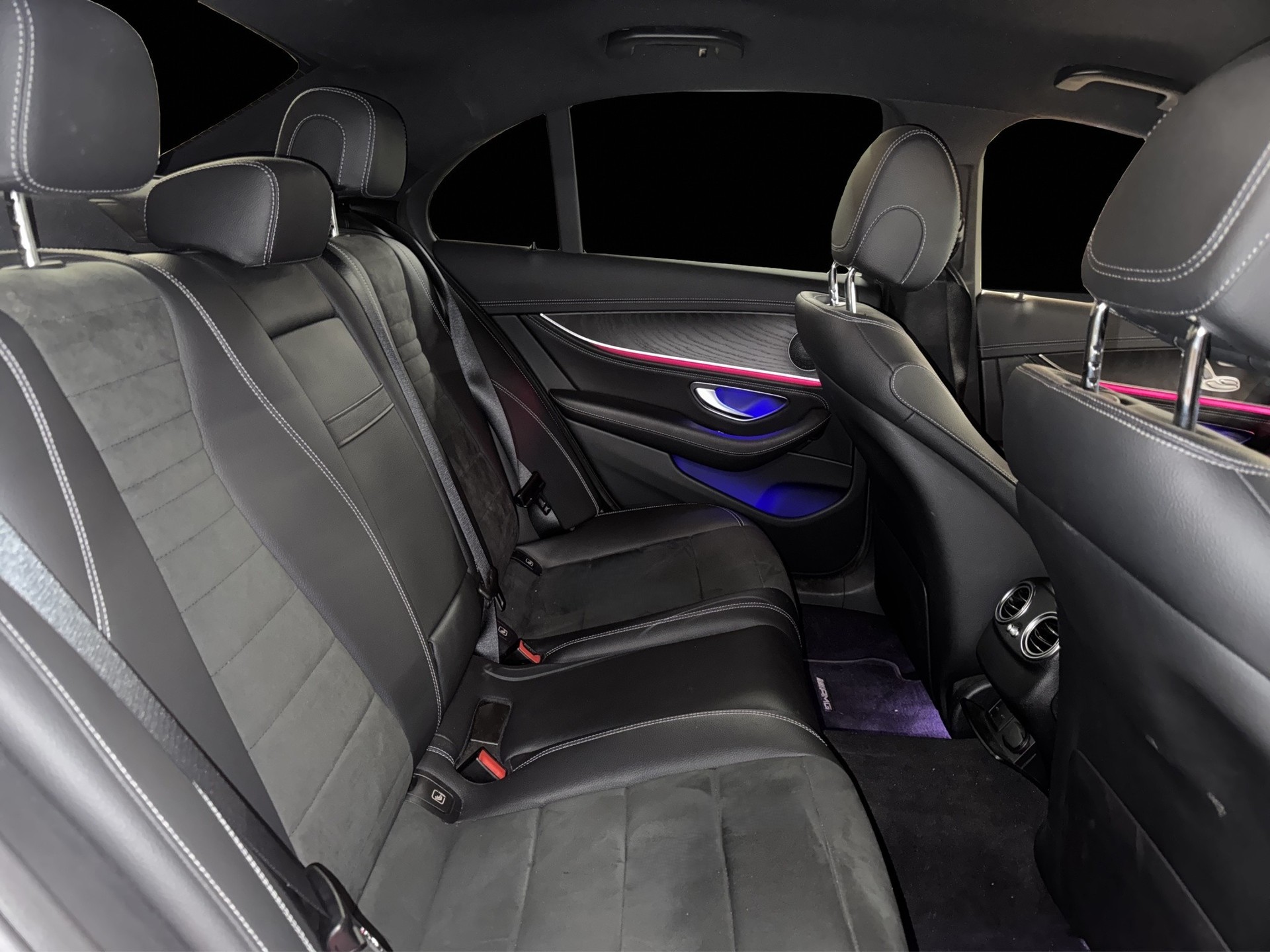 MERCEDES-BENZ E 220 d 4Matic Swiss Star AMG 9G-Tronic-image-11