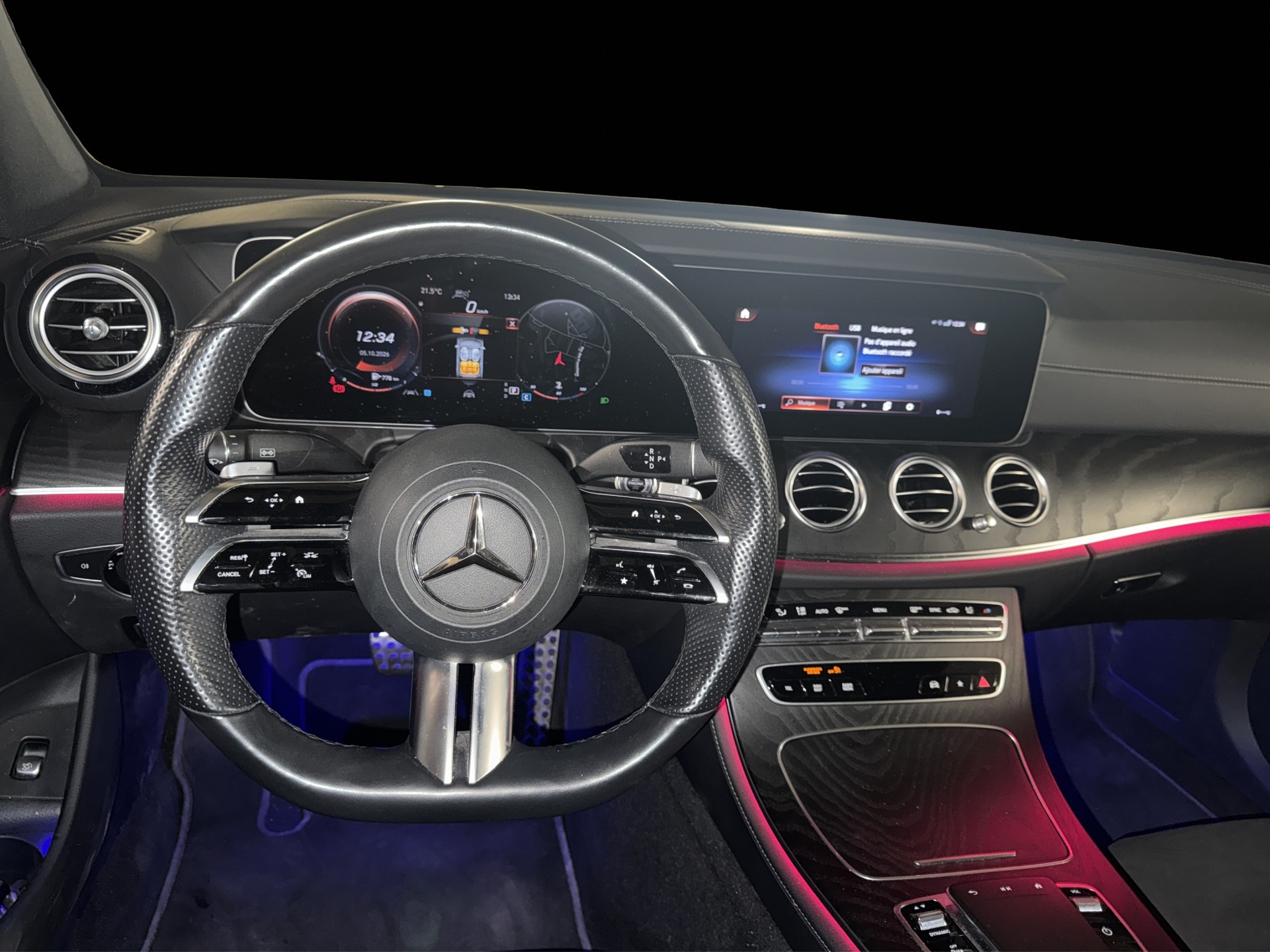 MERCEDES-BENZ E 220 d 4Matic Swiss Star AMG 9G-Tronic-image-7