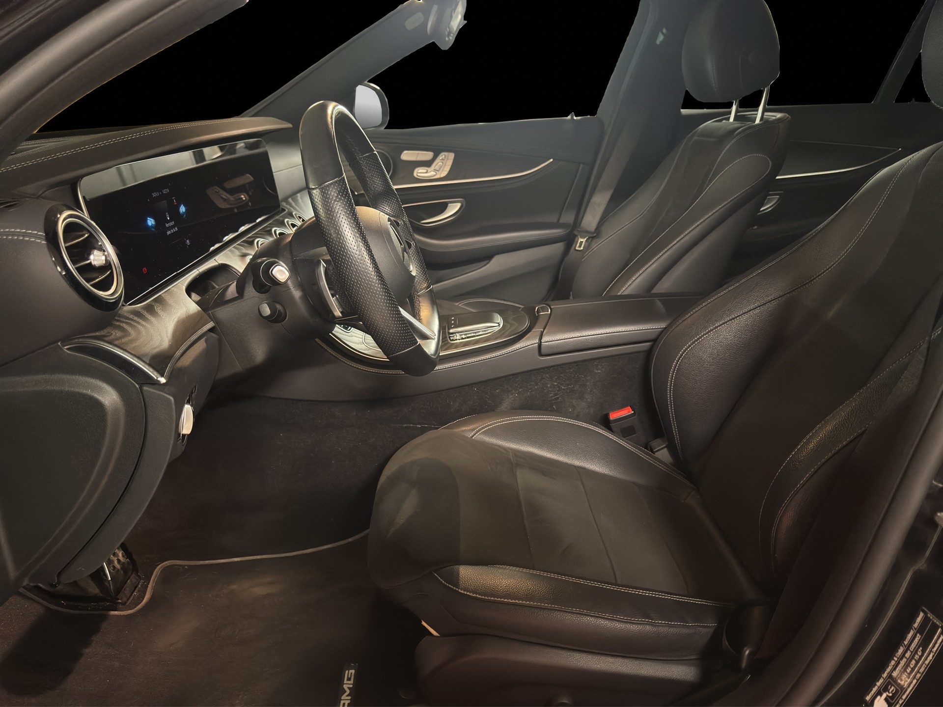 MERCEDES-BENZ E 220 d 4Matic Swiss Star AMG 9G-Tronic-image-6