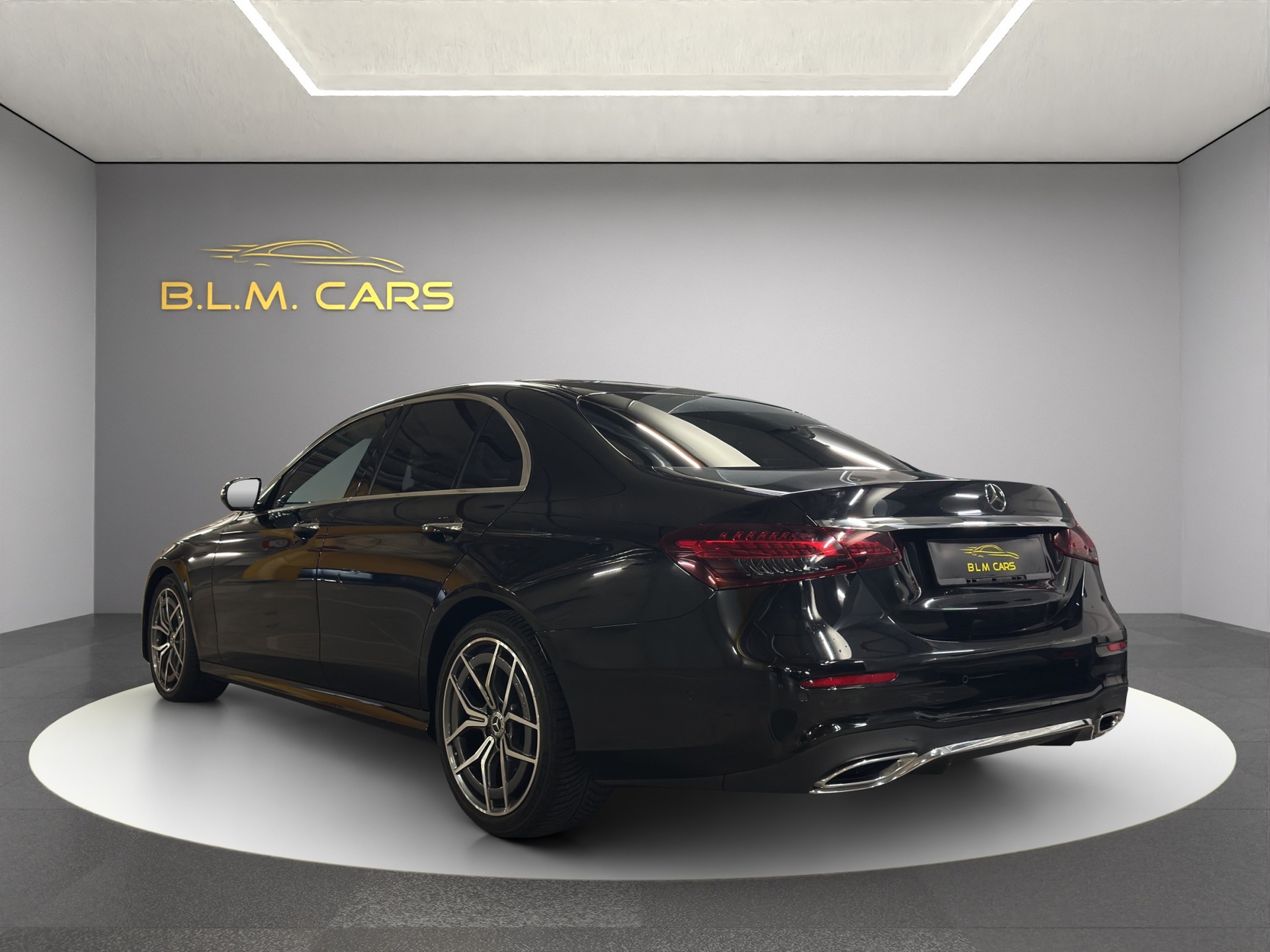 MERCEDES-BENZ E 220 d 4Matic Swiss Star AMG 9G-Tronic-image-3