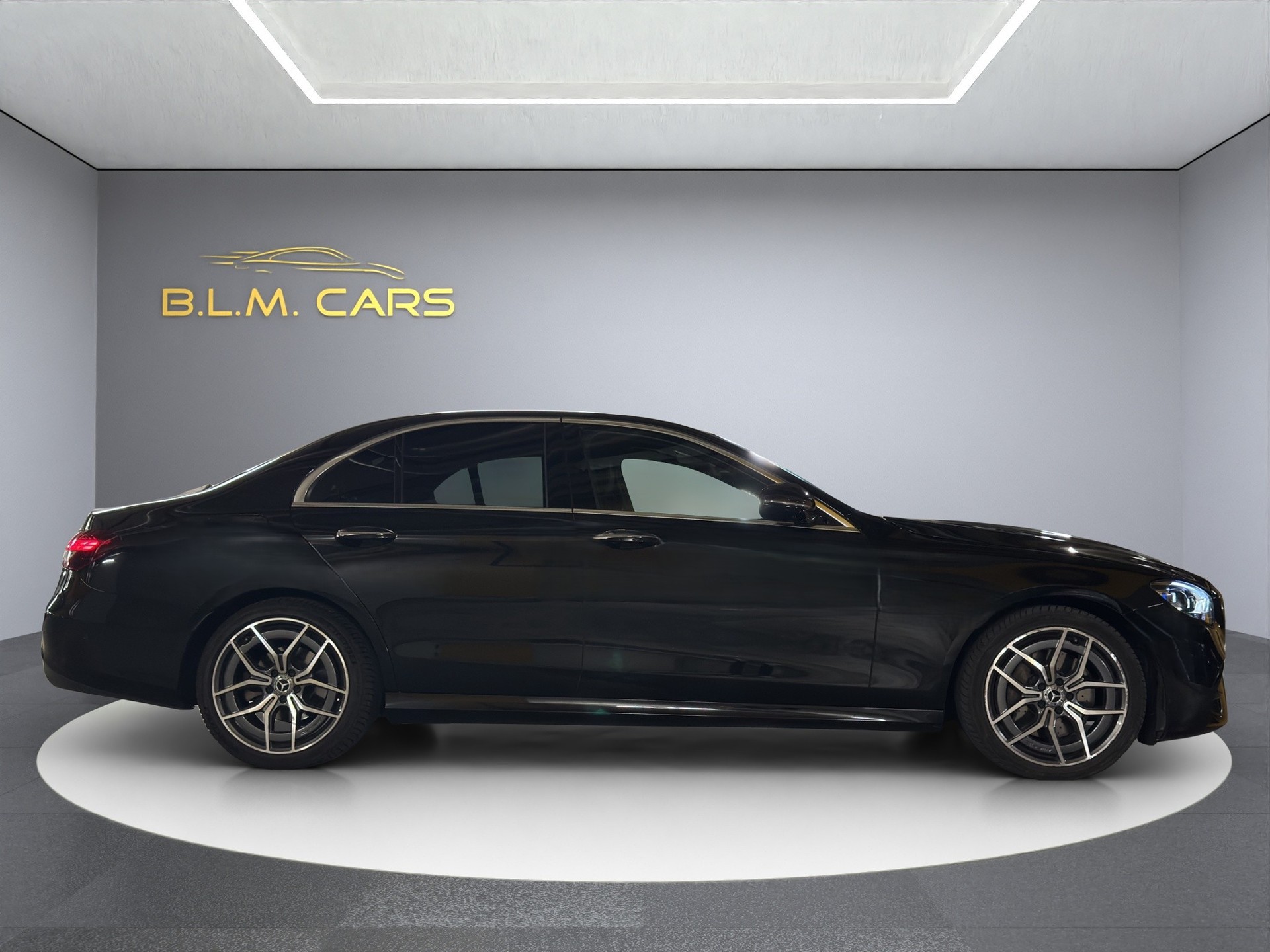 MERCEDES-BENZ E 220 d 4Matic Swiss Star AMG 9G-Tronic-image-2