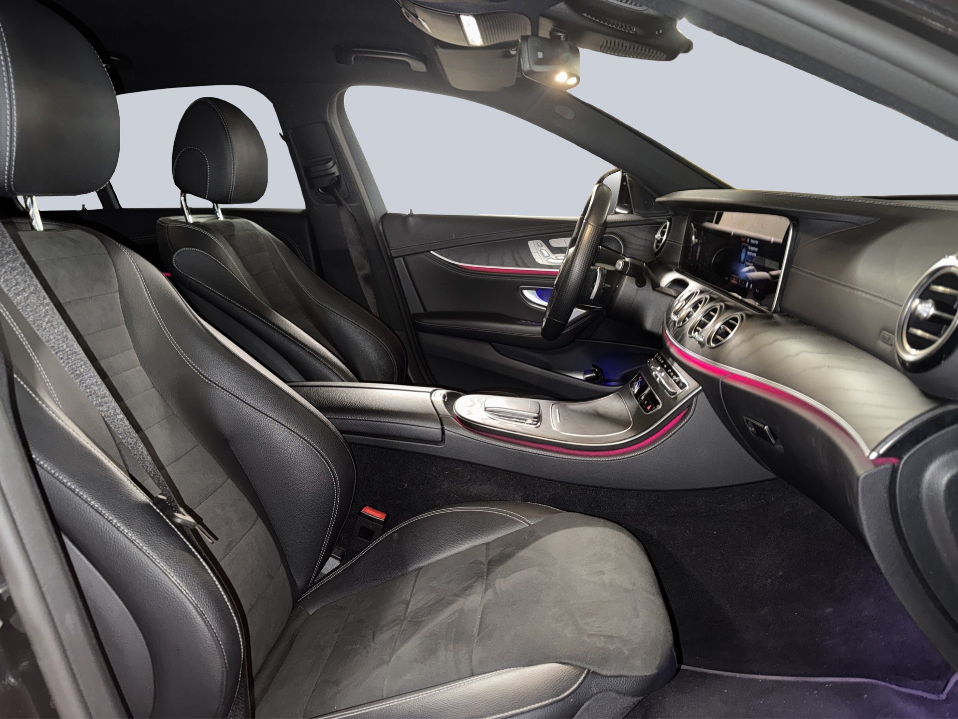 MERCEDES-BENZ E 220 d 4Matic Swiss Star AMG 9G-Tronic-image-10