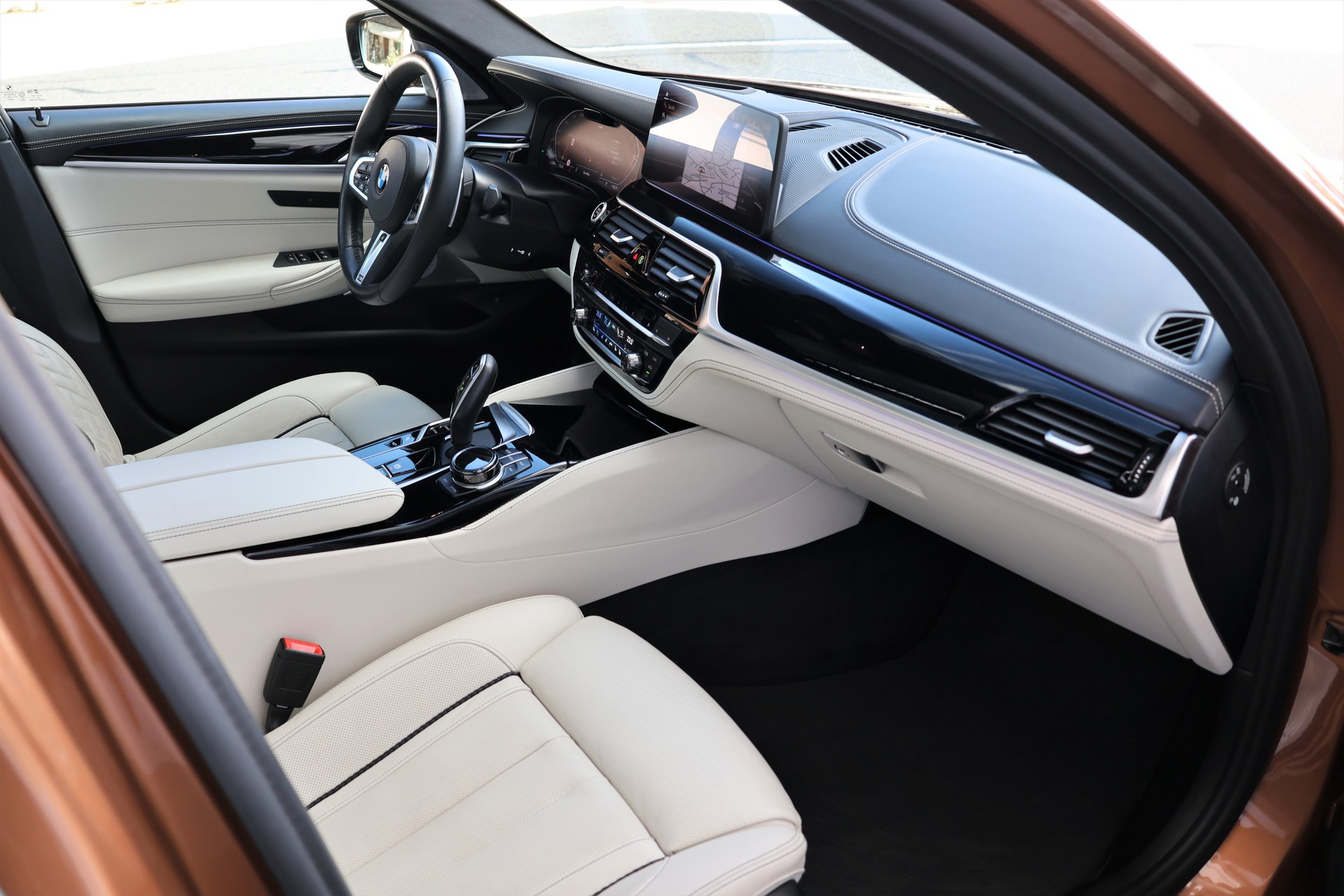 BMW 540i xDrive 48V Touring M Sport Steptronic (CH) + 2.0T AHK-image-22