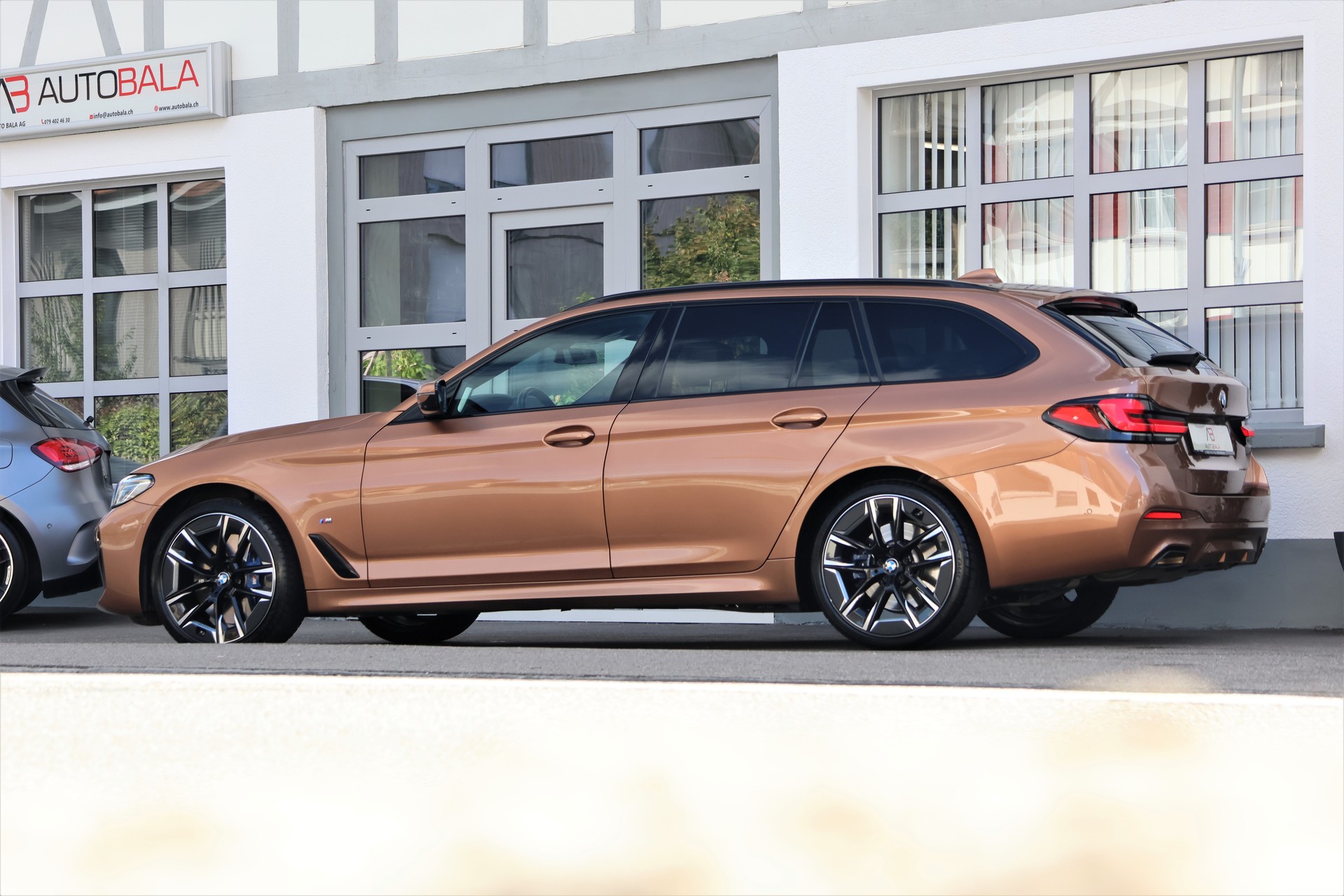 BMW 540i xDrive 48V Touring M Sport Steptronic (CH) + 2.0T AHK-showroom-element-3