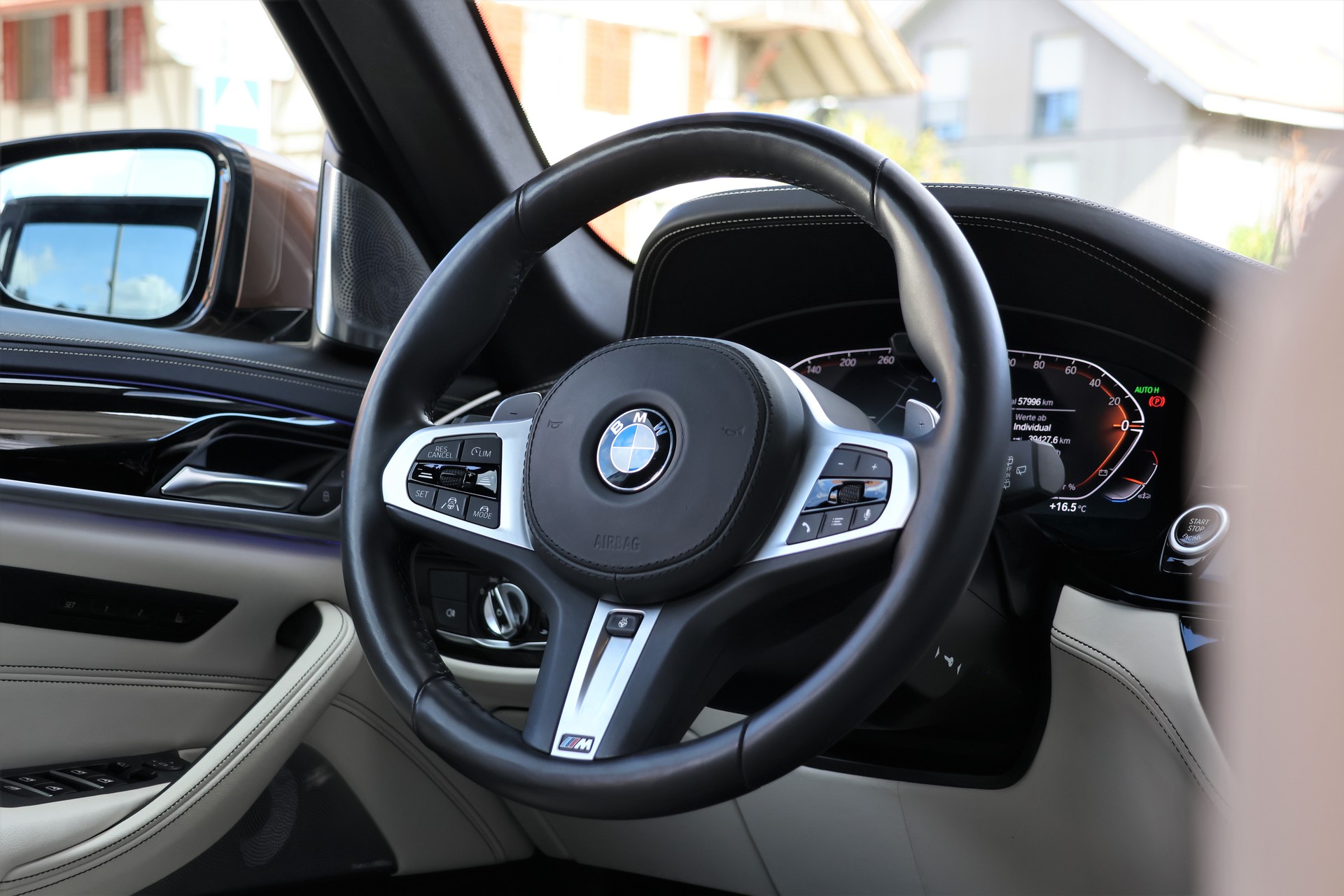 BMW 540i xDrive 48V Touring M Sport Steptronic (CH) + 2.0T AHK-image-16