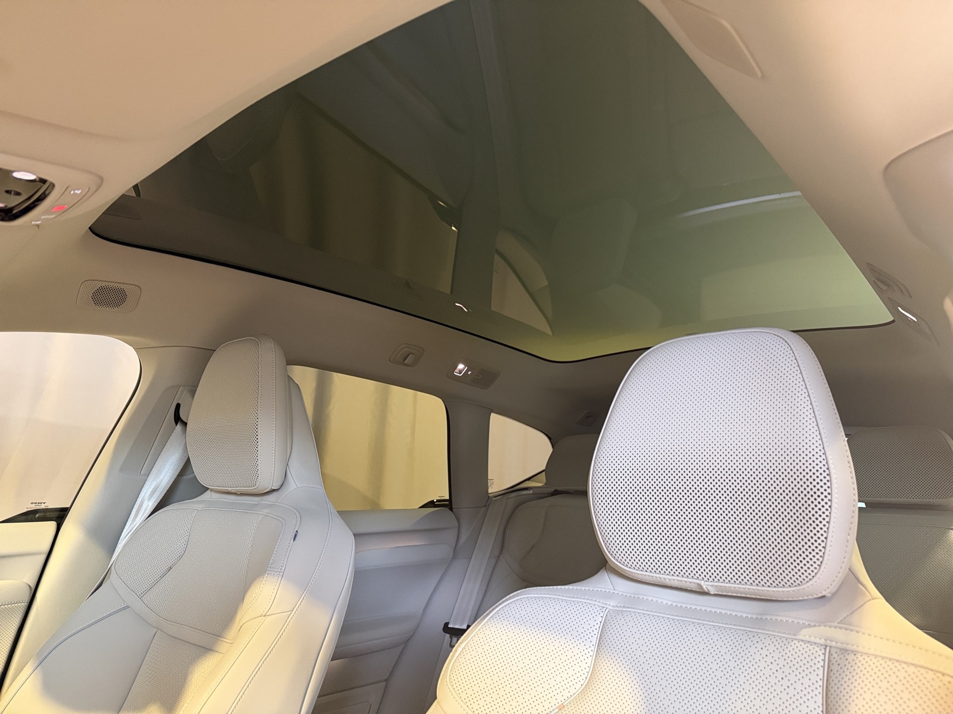 VOLVO EX60 Twin Ultra AWD-image-13