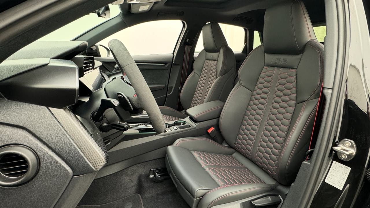 AUDI RS3 Sportback 2.5 TSI quattro S-tronic-image-4