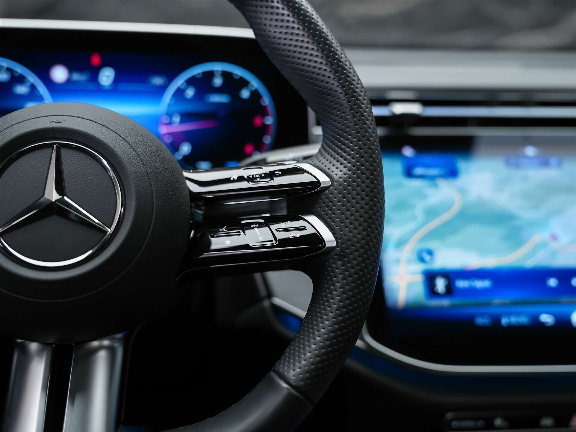 MERCEDES-BENZ E 220 d AMG Line 9G-Tronic "21" Felgen*Werksgarantie*Panorama*Lenkradheizung*-image-29