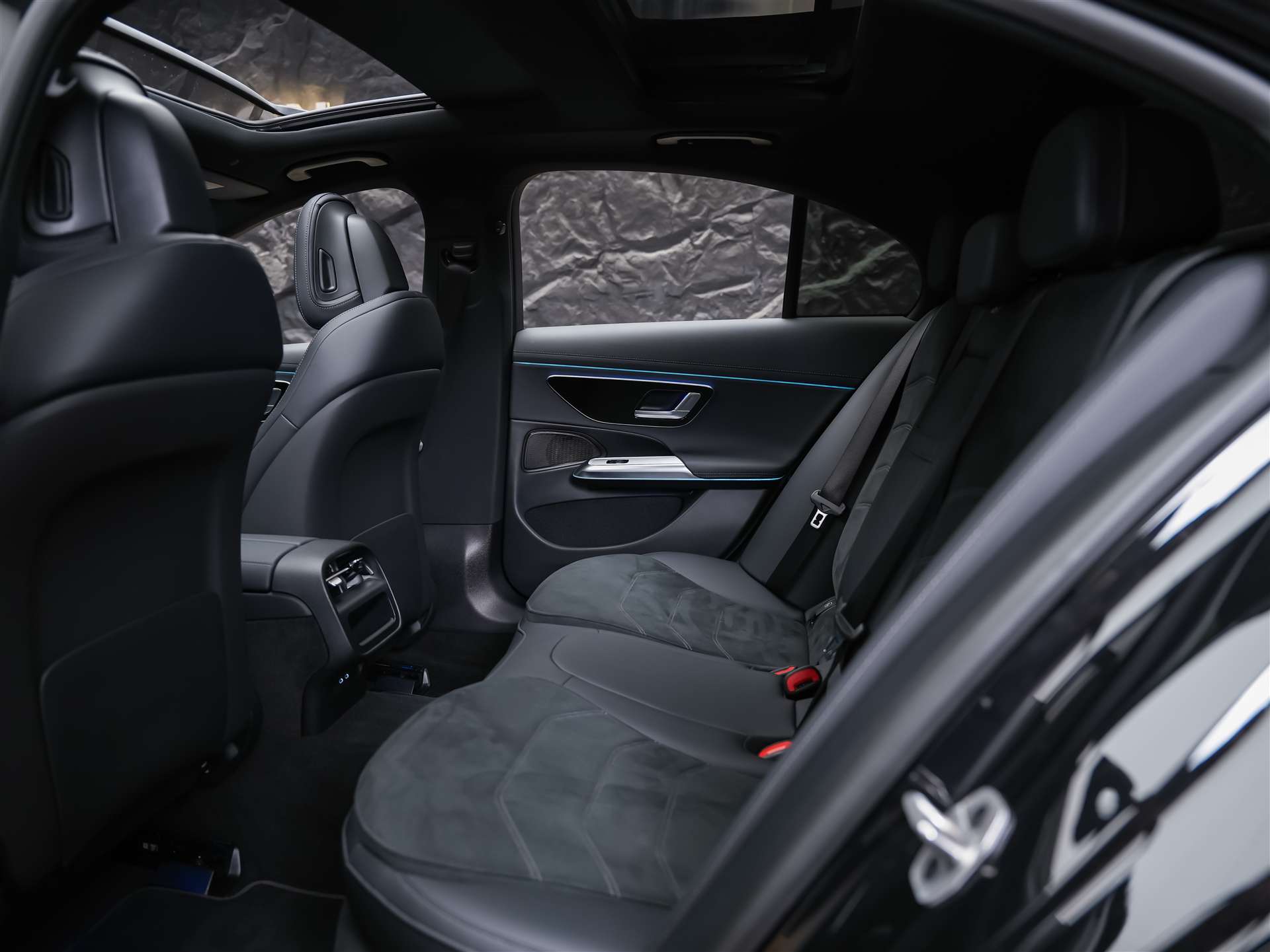 MERCEDES-BENZ E 220 d AMG Line 9G-Tronic "21" Felgen*Werksgarantie*Panorama*Lenkradheizung*-image-14