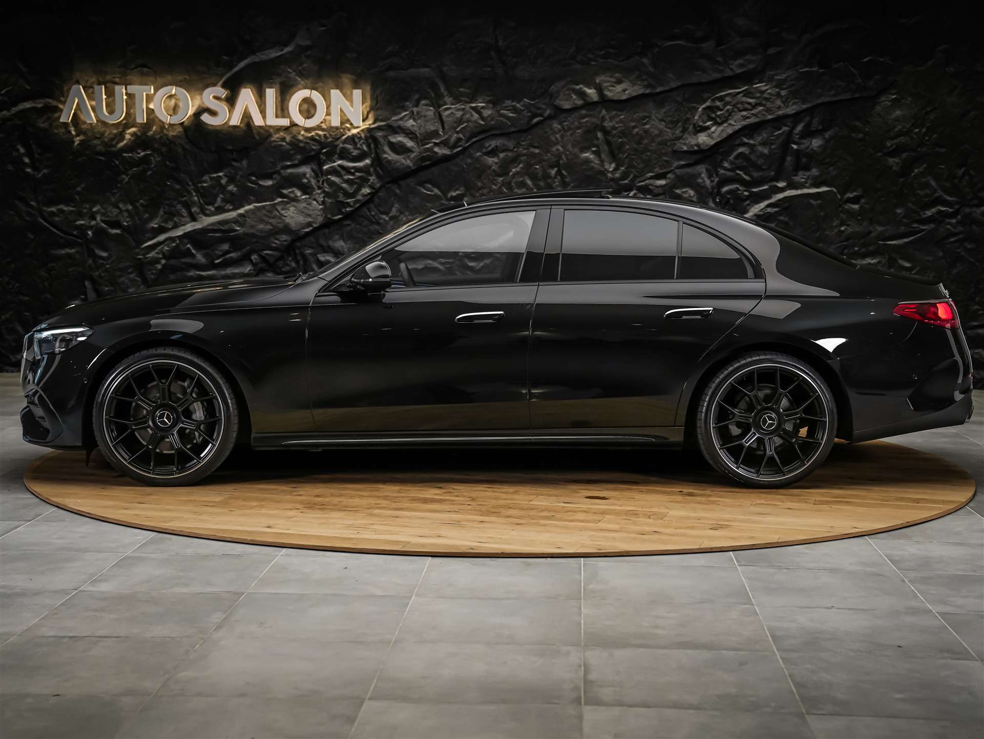 MERCEDES-BENZ E 220 d AMG Line 9G-Tronic "21" Felgen*Werksgarantie*Panorama*Lenkradheizung*-image-2