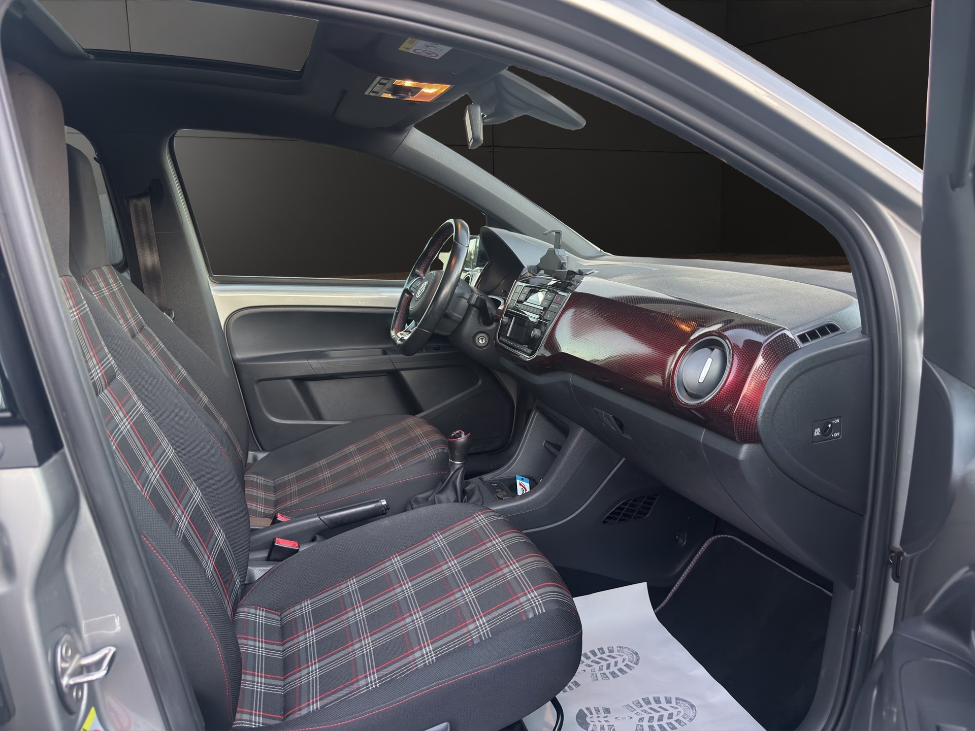 VW Up 1.0 TSI GTI-image-13