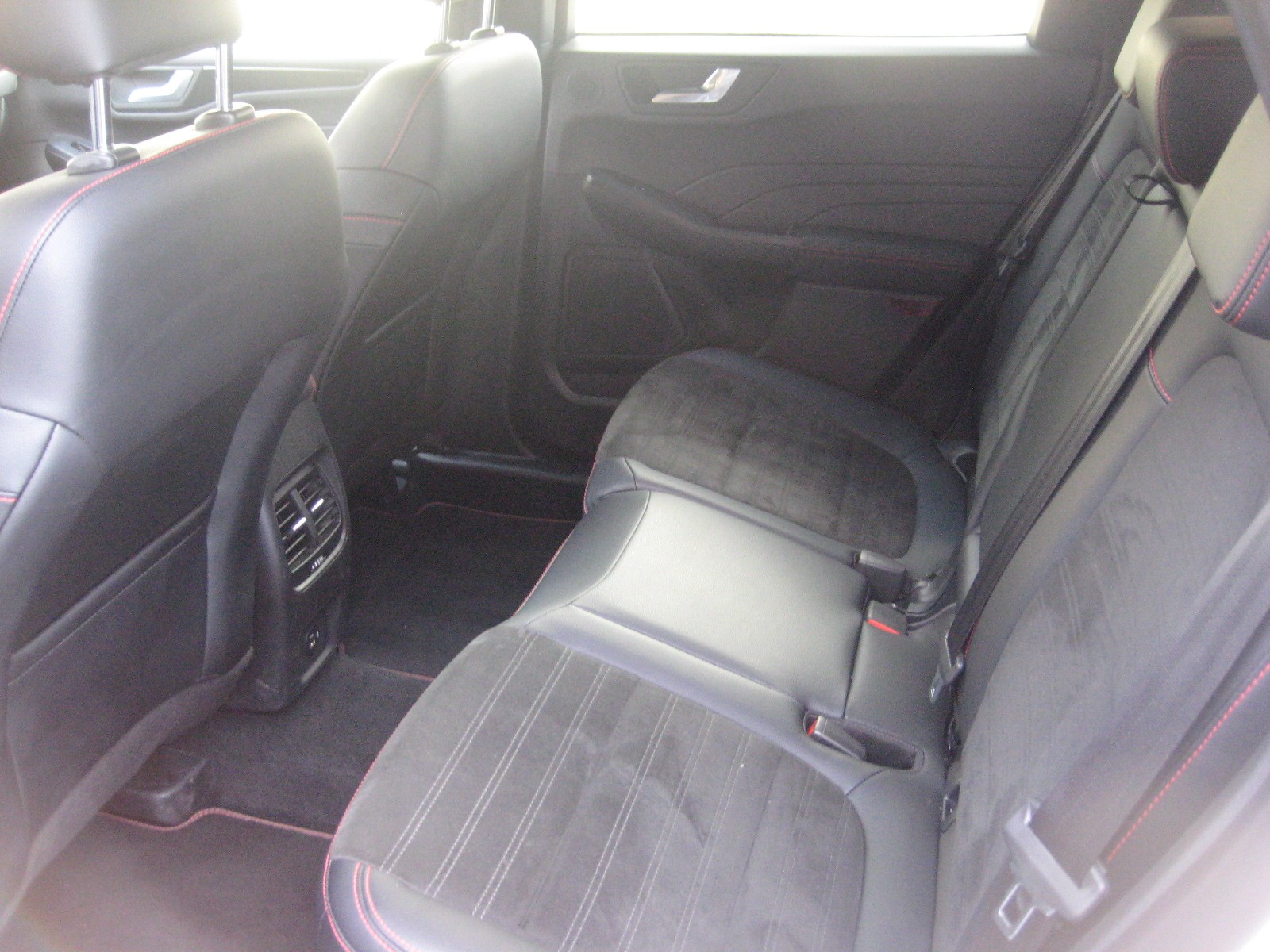 FORD Kuga 2.5 FHEV ST-Line X 4WD-image-6